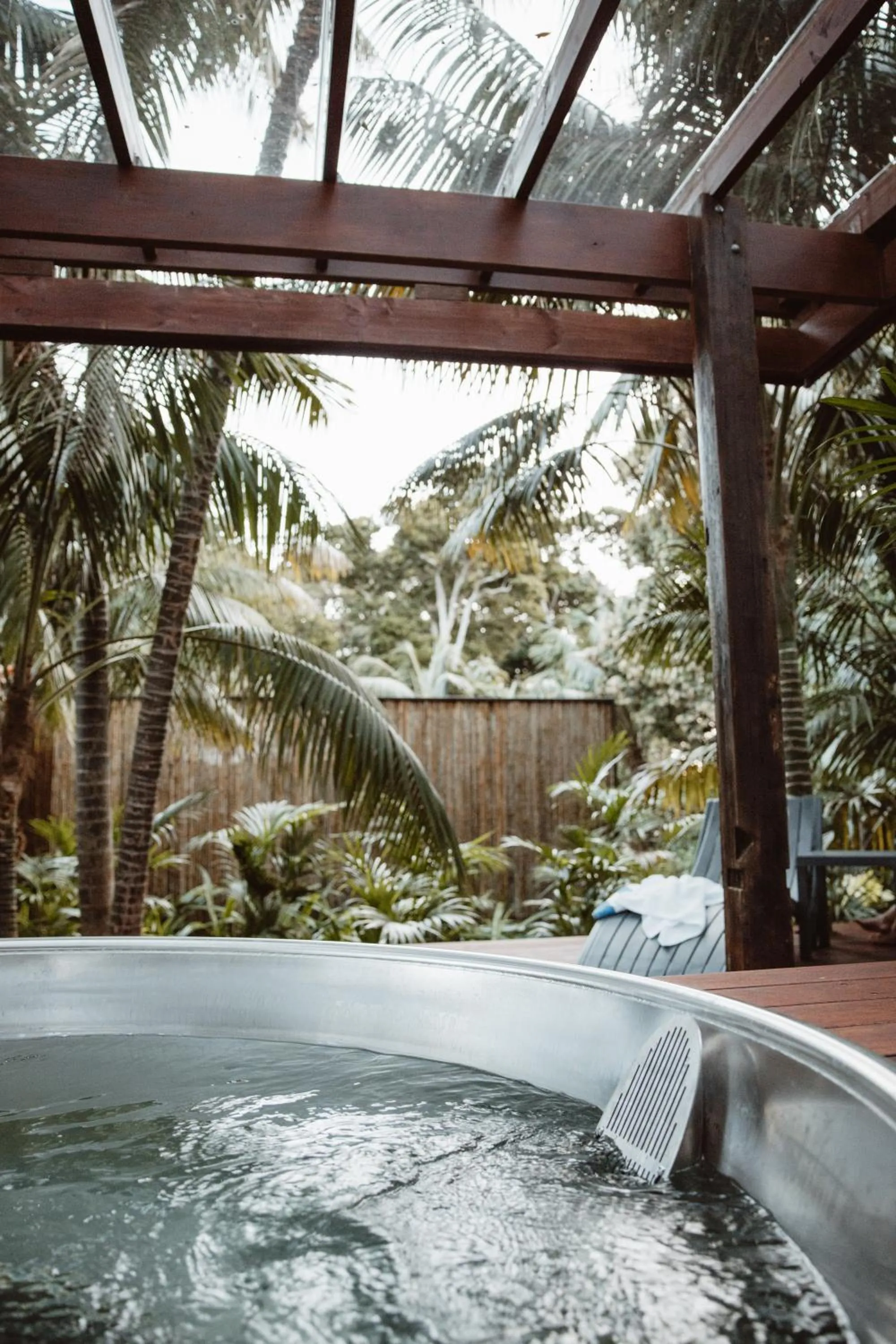 Hot Tub in Lorhiti Apartments