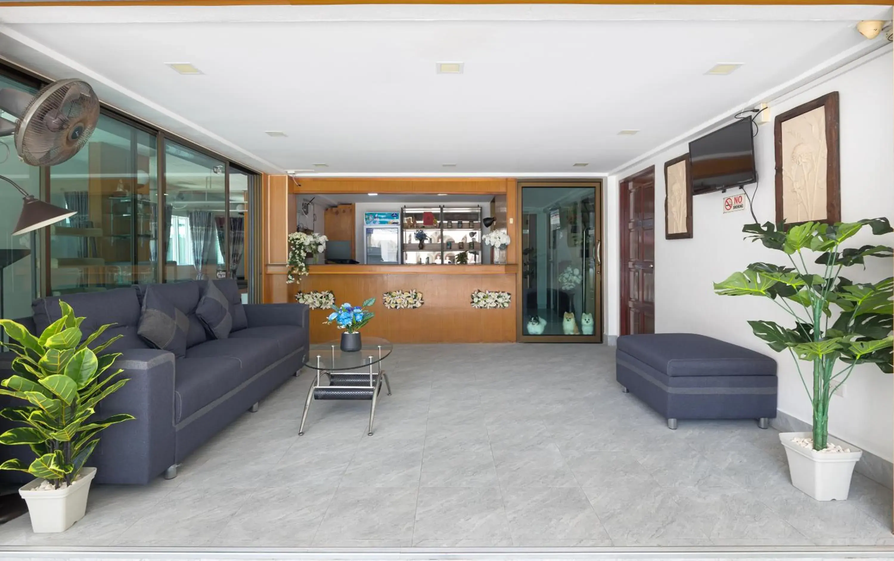 Lobby or reception in Bevans Place Karon Lobby or reception in Bevans Place Karon