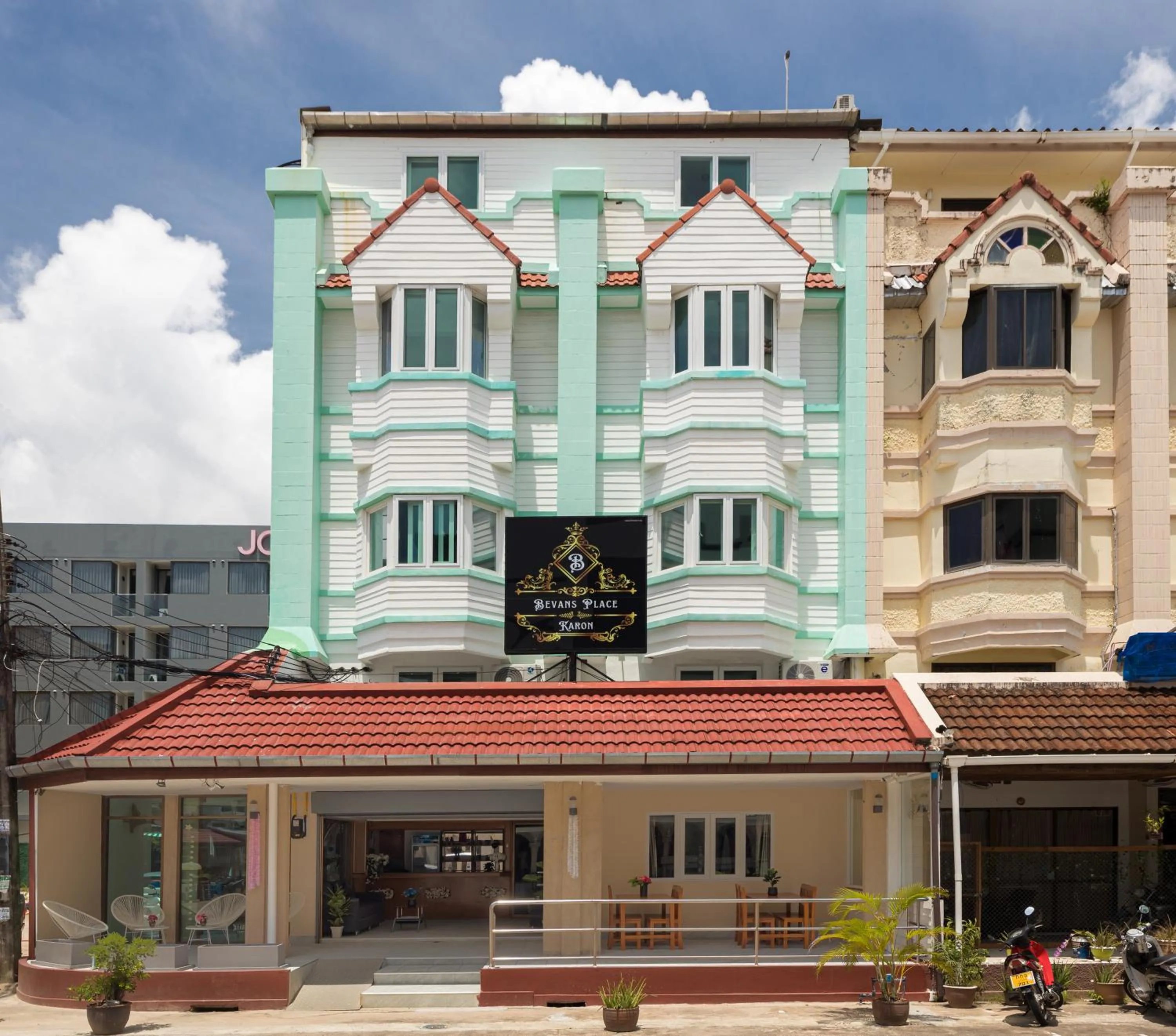 Property building in Bevans Place Karon