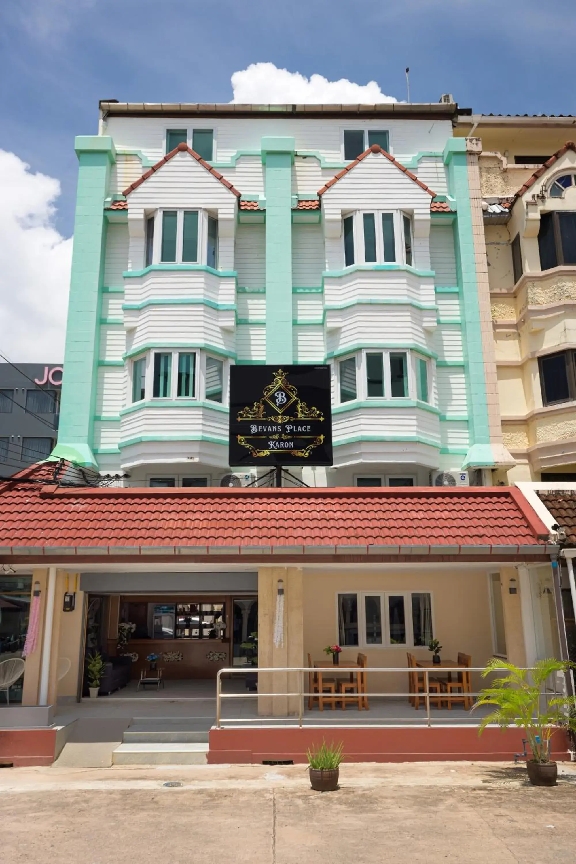 Property building in Bevans Place Karon Property building in Bevans Place Karon