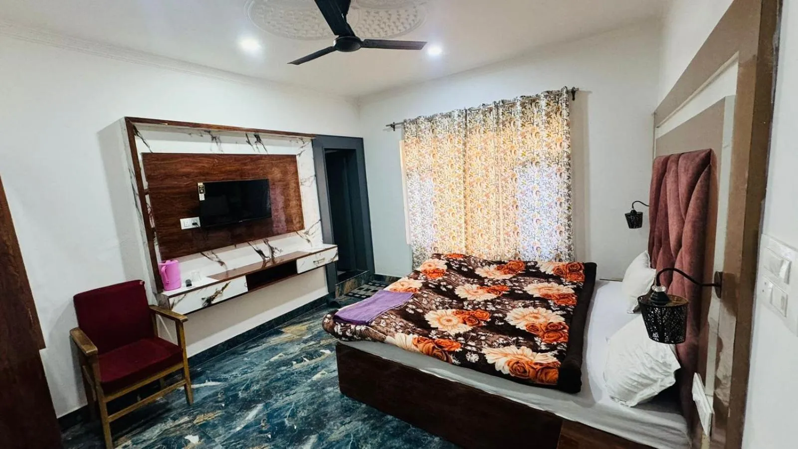 Bed in Lakes and peaks