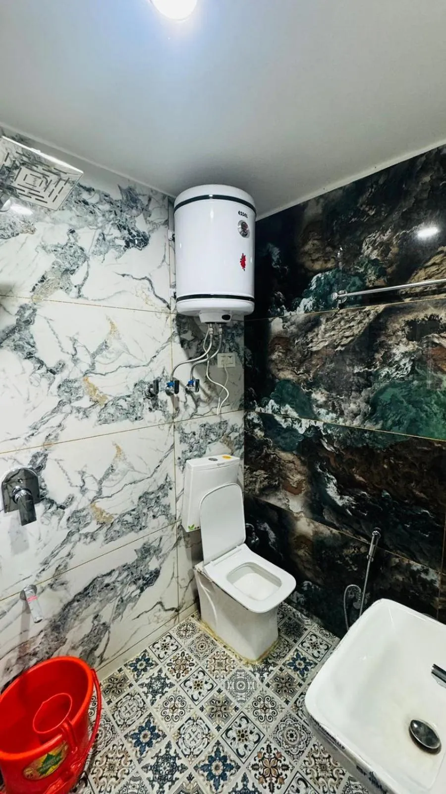 Shower in Lakes and peaks