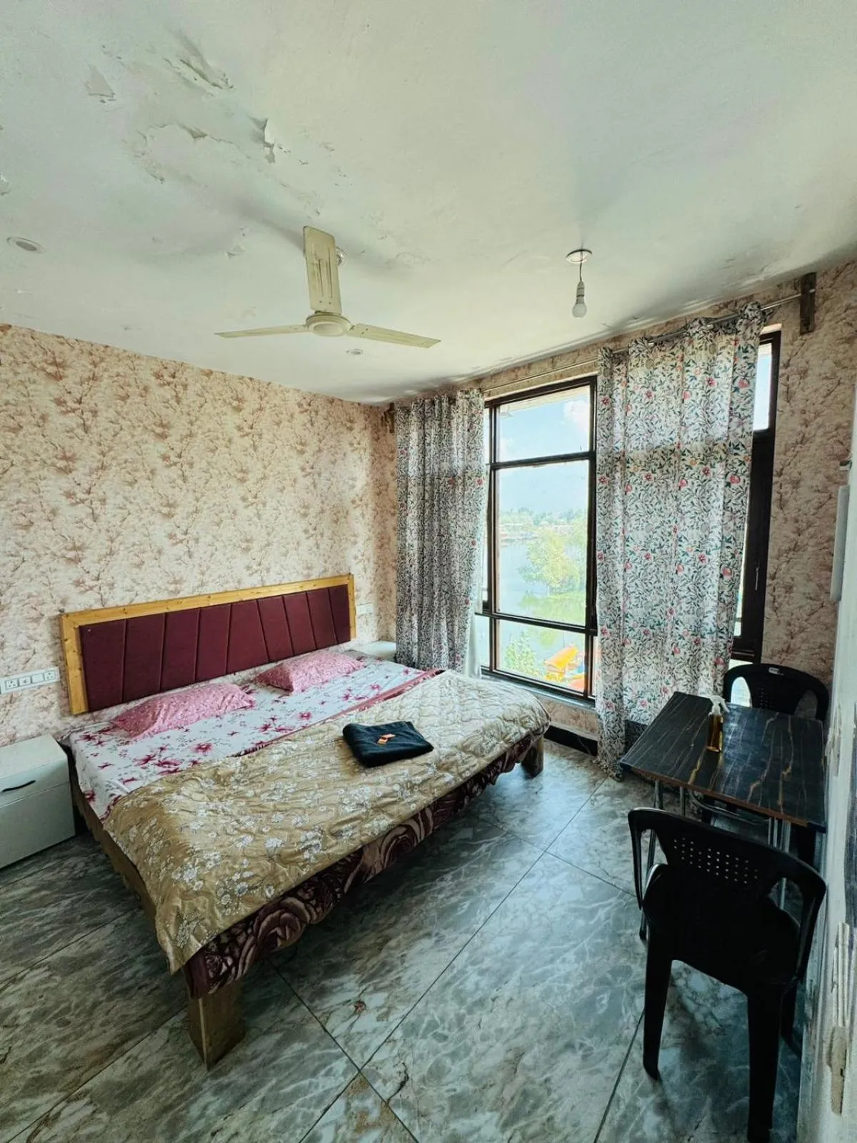 Bed in Lakes and peaks