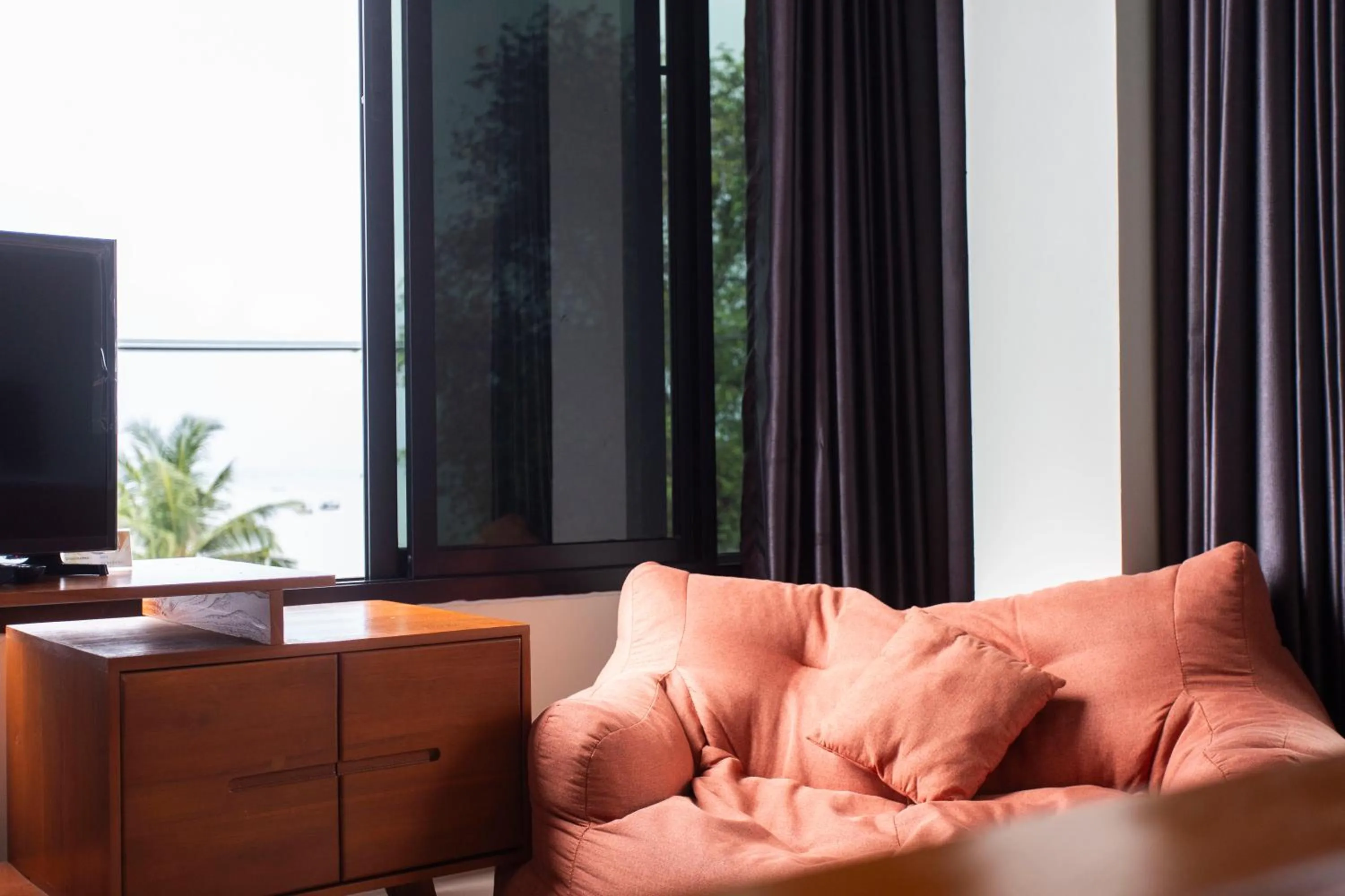 Communal lounge/ TV room in Triple O Phala Beach