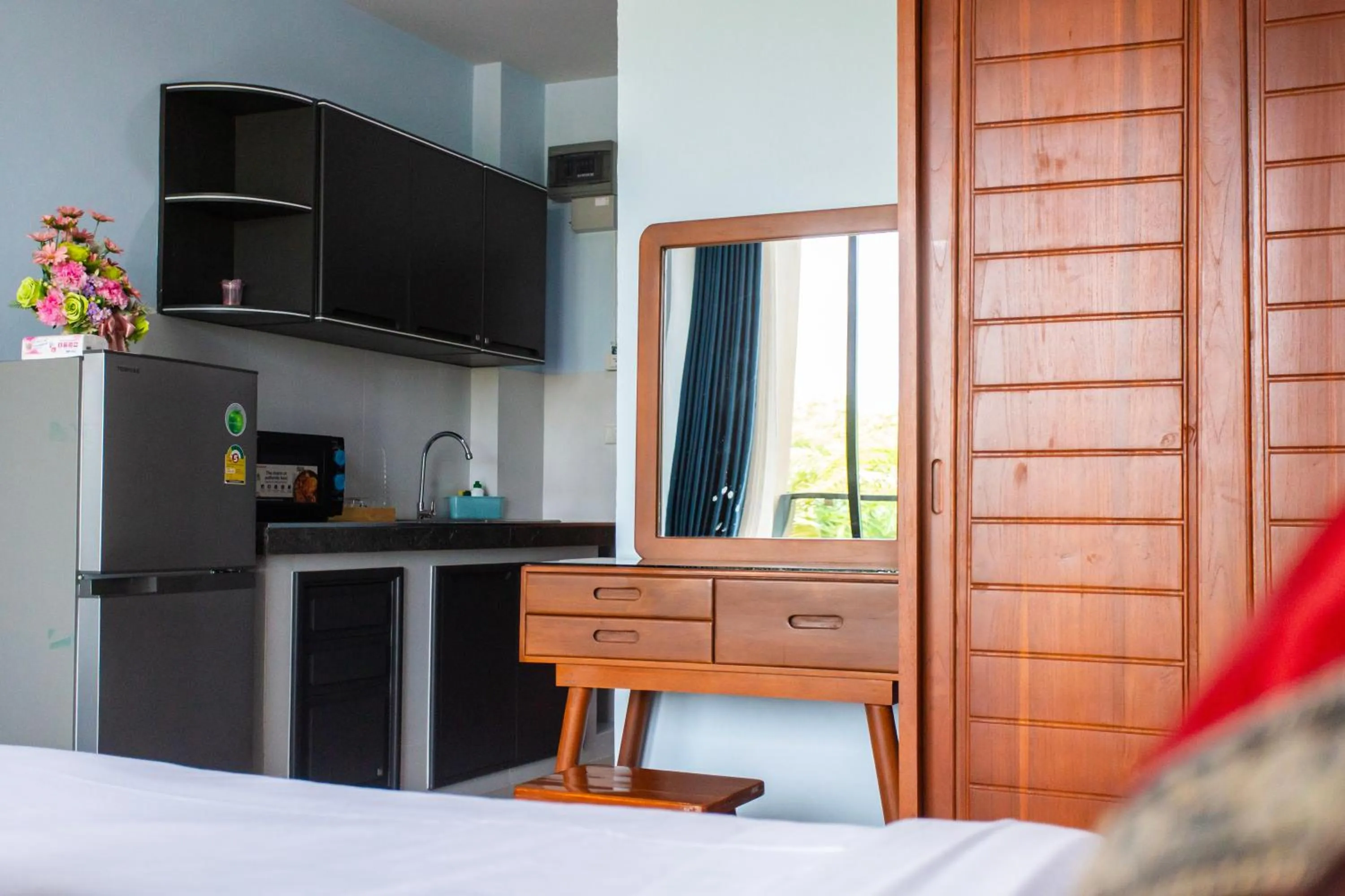 Photo of the whole room, Bed in Triple O Phala Beach