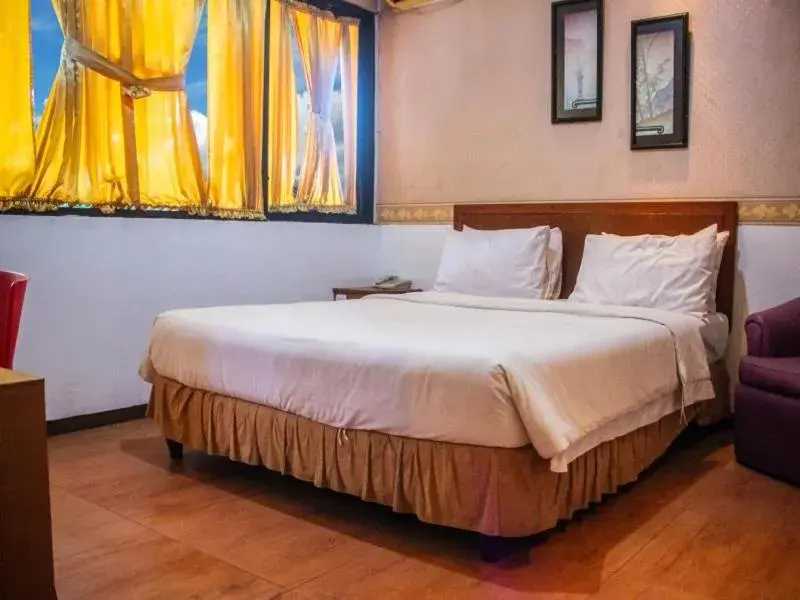 Deluxe Double Room with Balcony in Hotel Sukamulya Pasteur Deluxe Double Room with Balcony in Hotel Sukamulya Pasteur