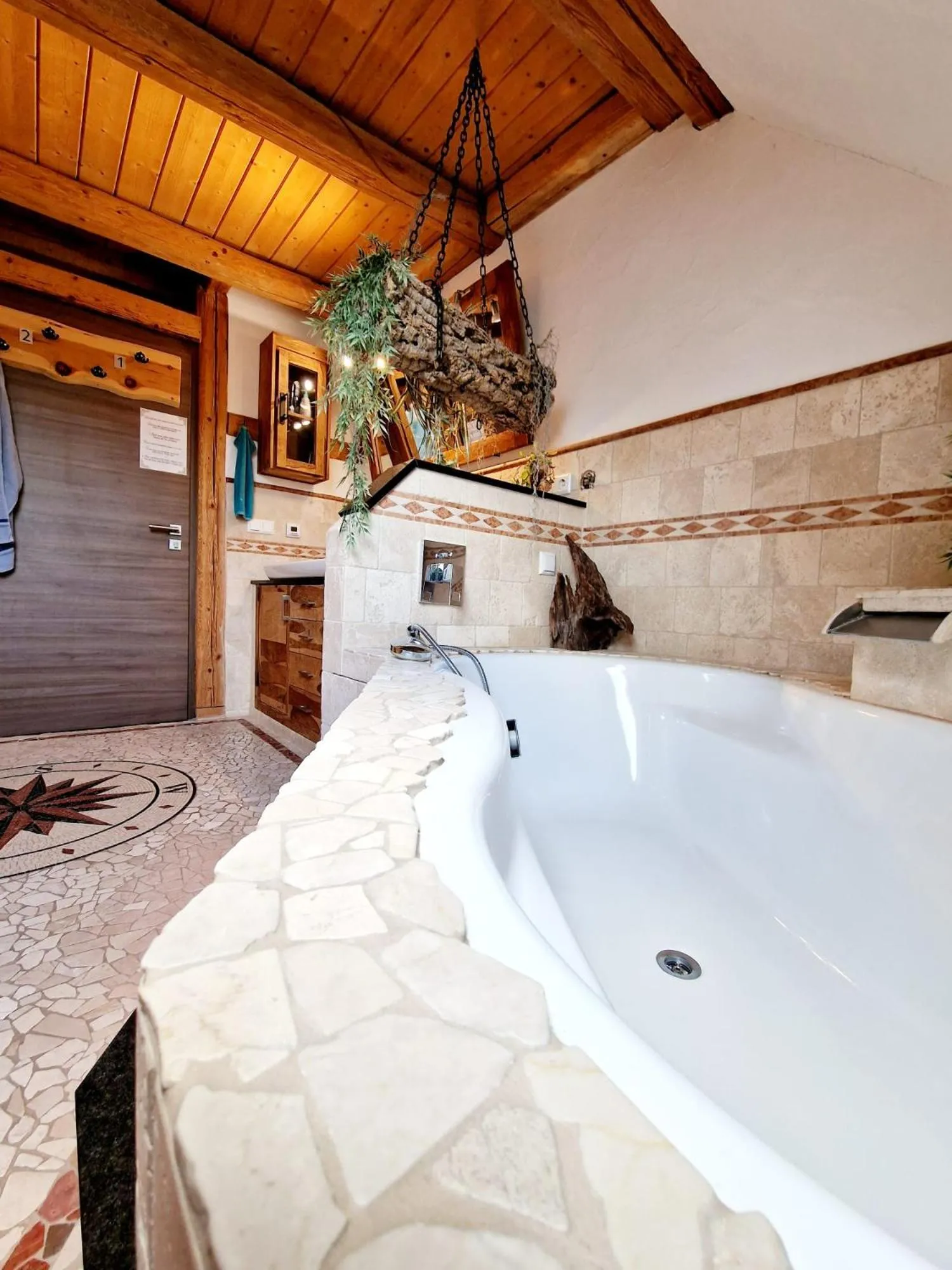 Wood & Stone Lodge 2