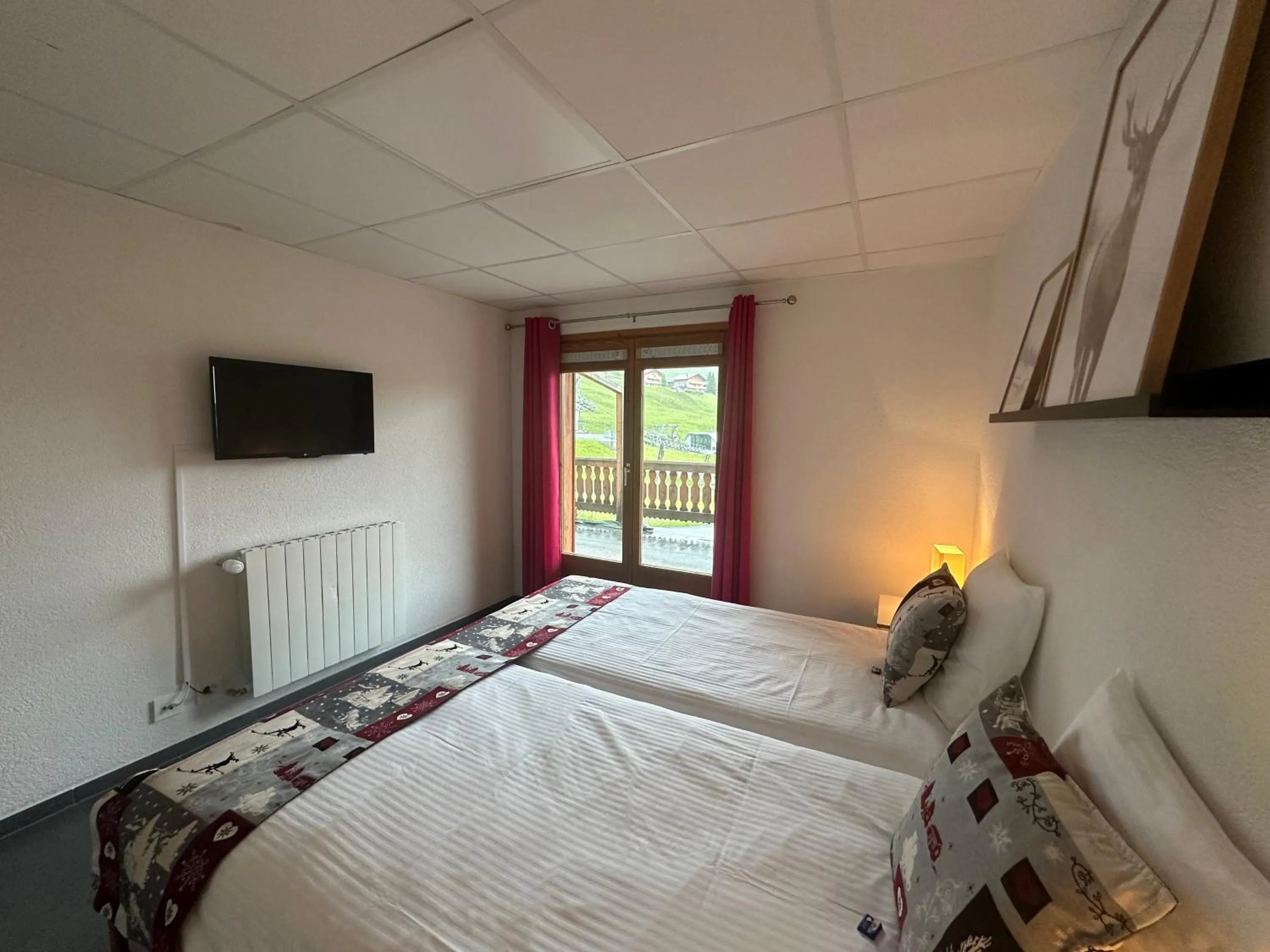 Bedroom, Bed in Chalet Montriond - Bike & Ski