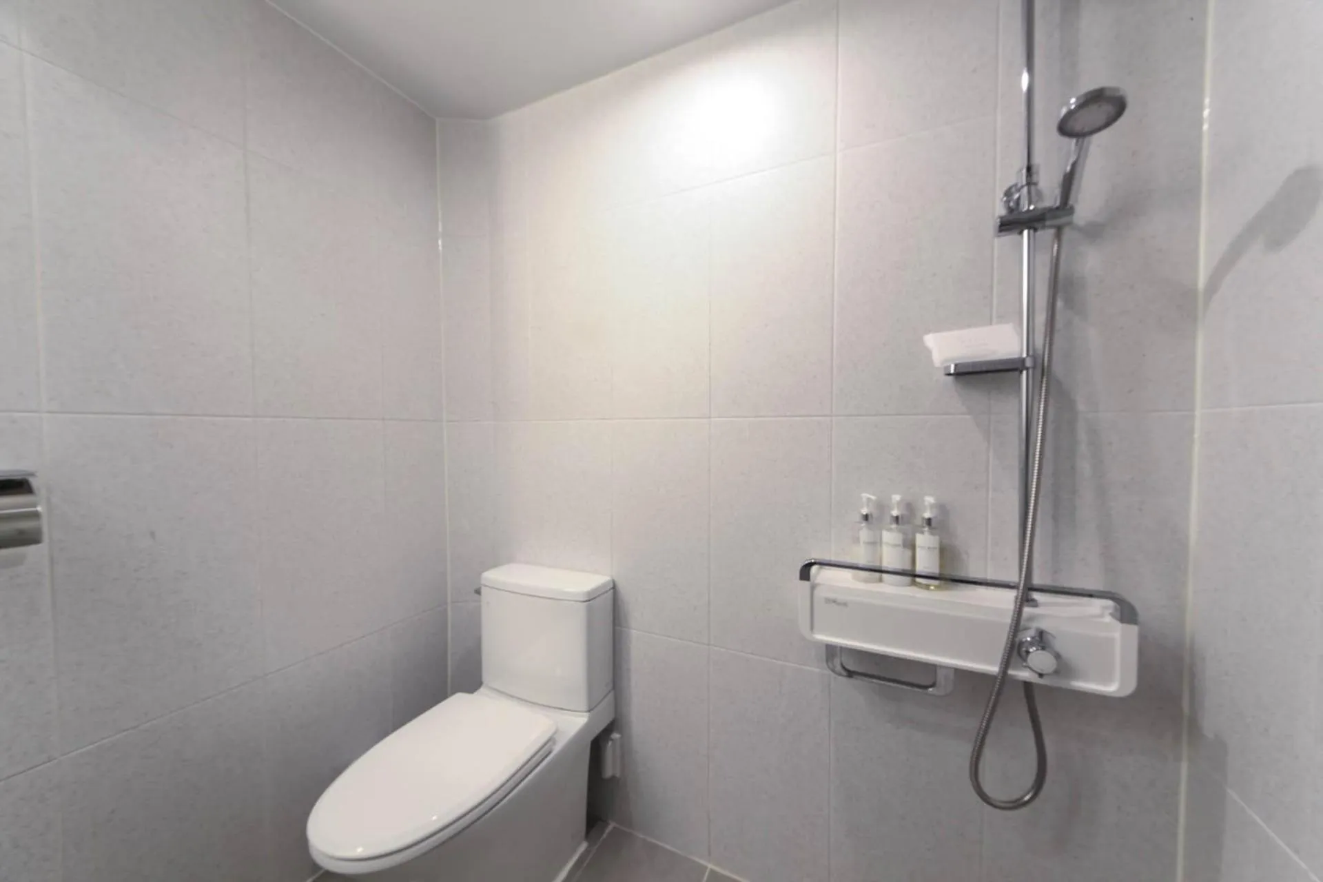 Shower in ND 1226 Hotel