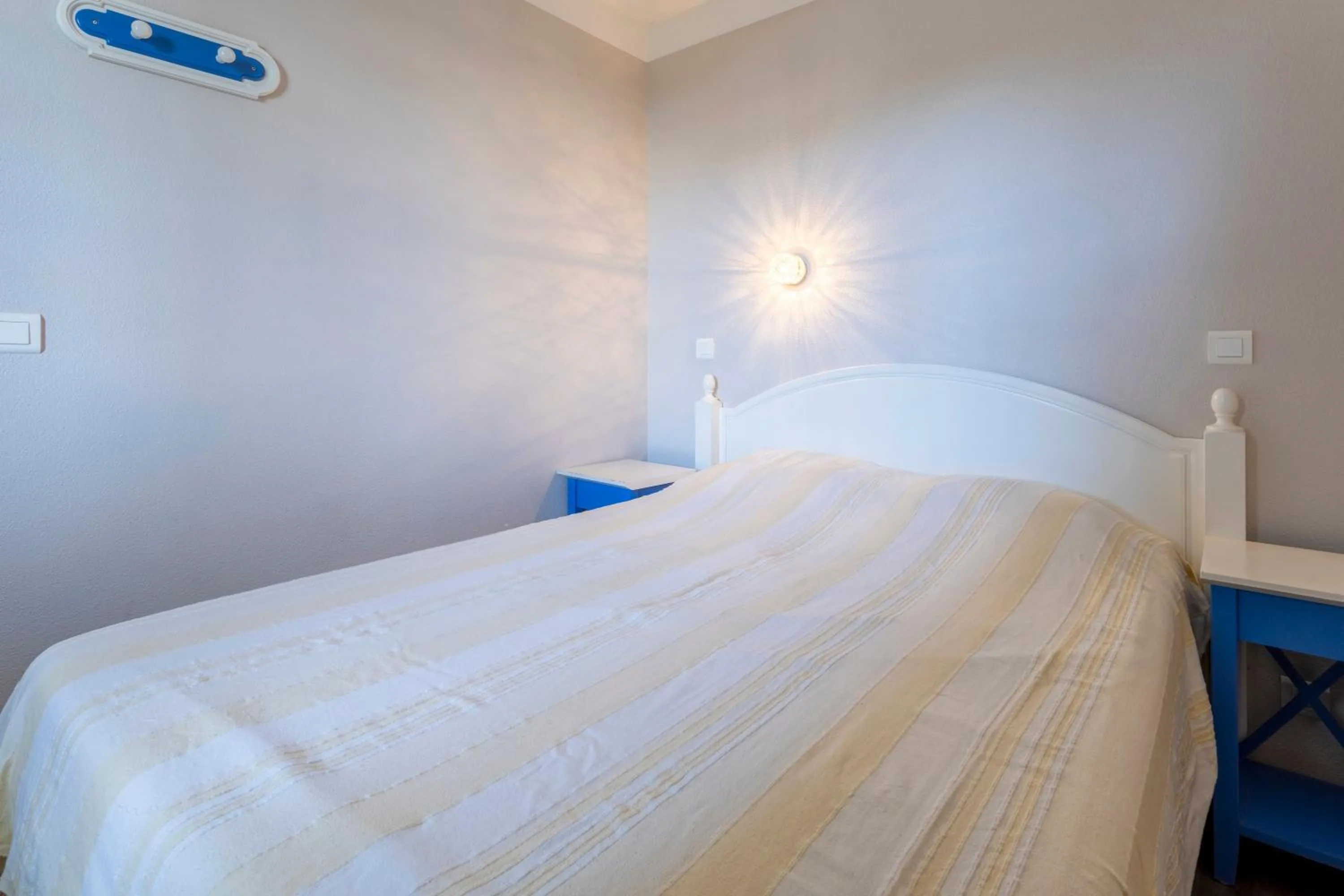 Property building, Bed in L' Eclose Cap Marine
