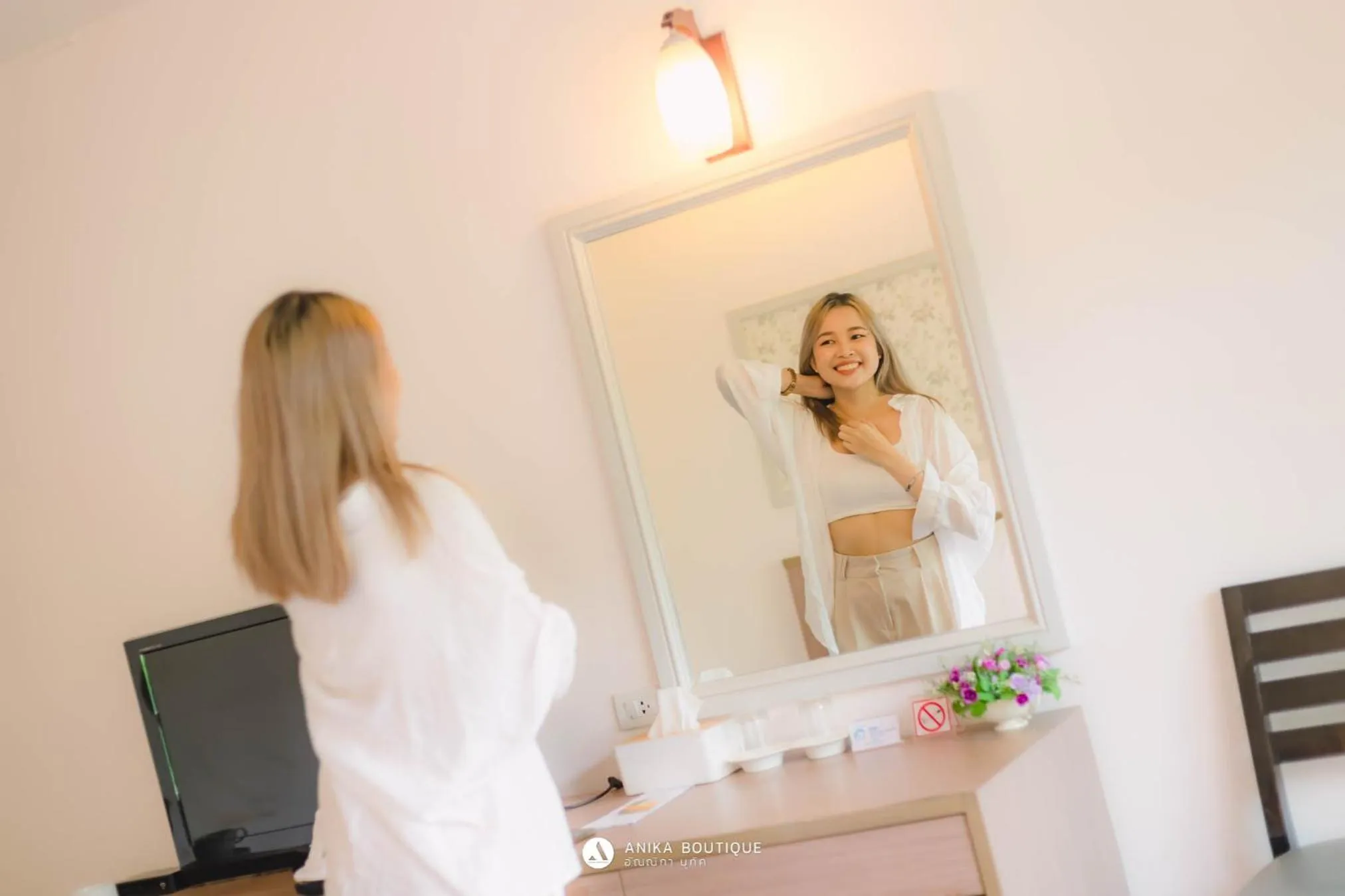 People in Anika boutique - อัณณิกา บูทีค