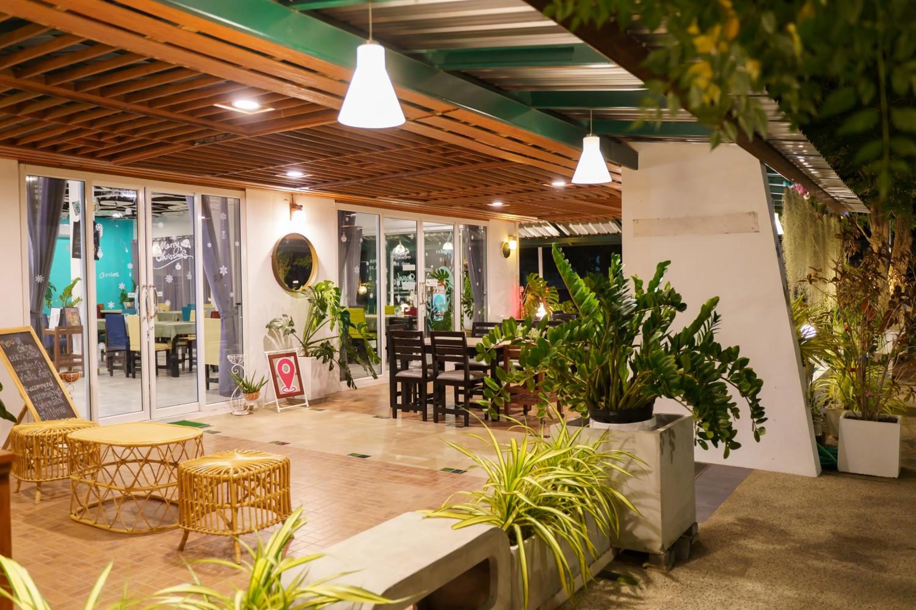 Restaurant/places to eat in Anika boutique - อัณณิกา บูทีค