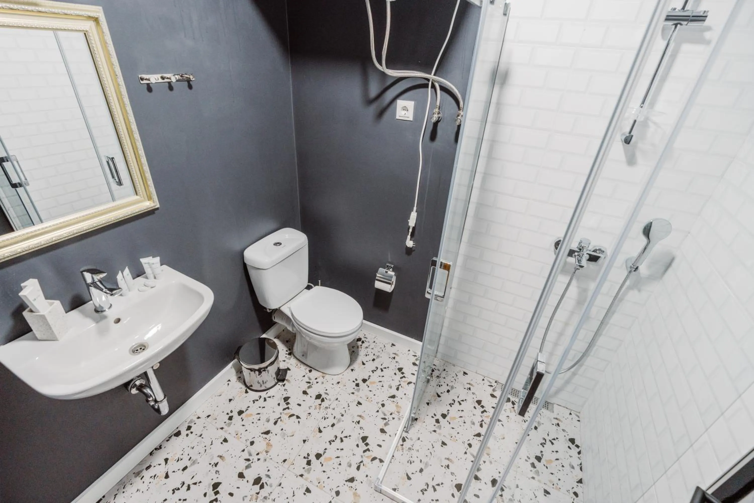 Shower in Hotel Navi