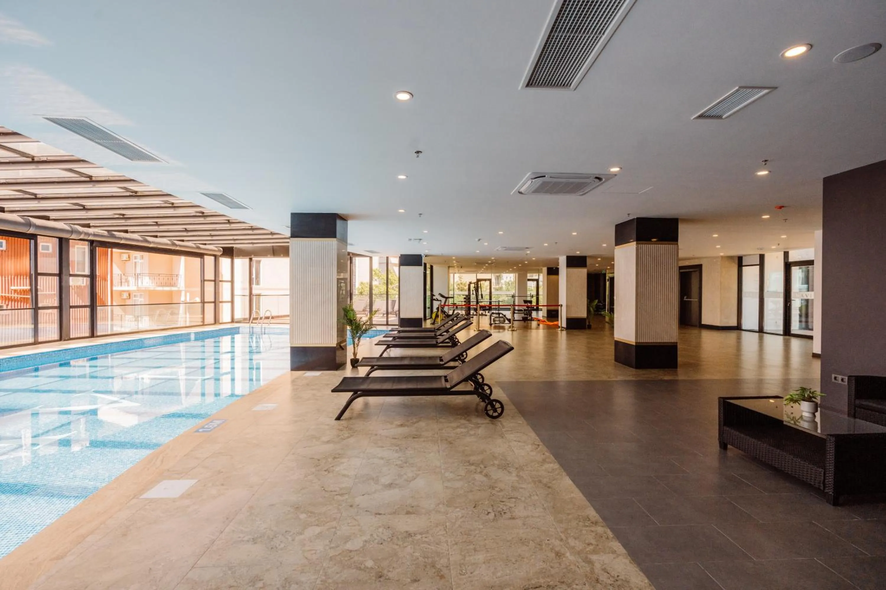 Swimming pool in Hotel Navi