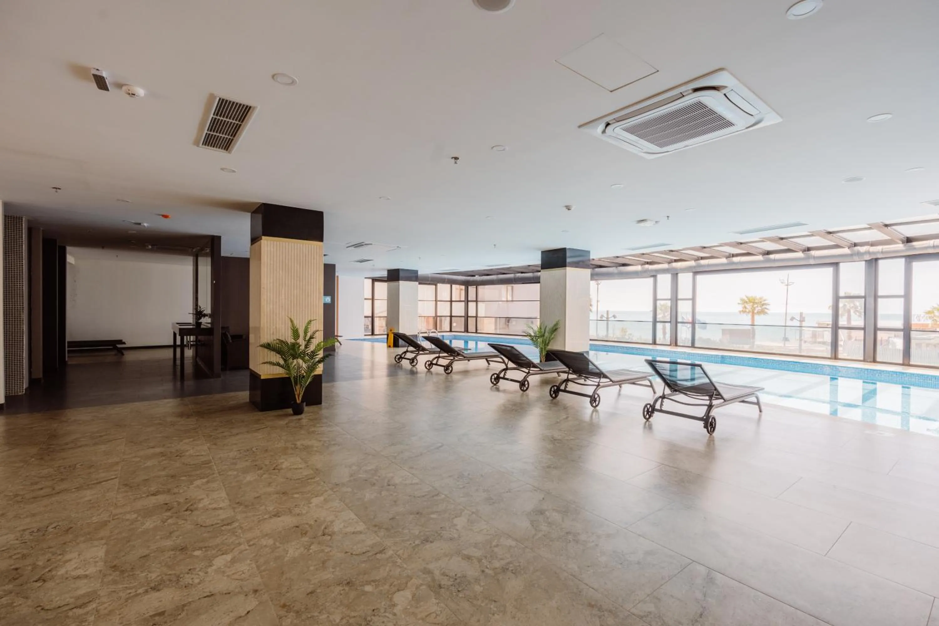 Swimming pool in Hotel Navi