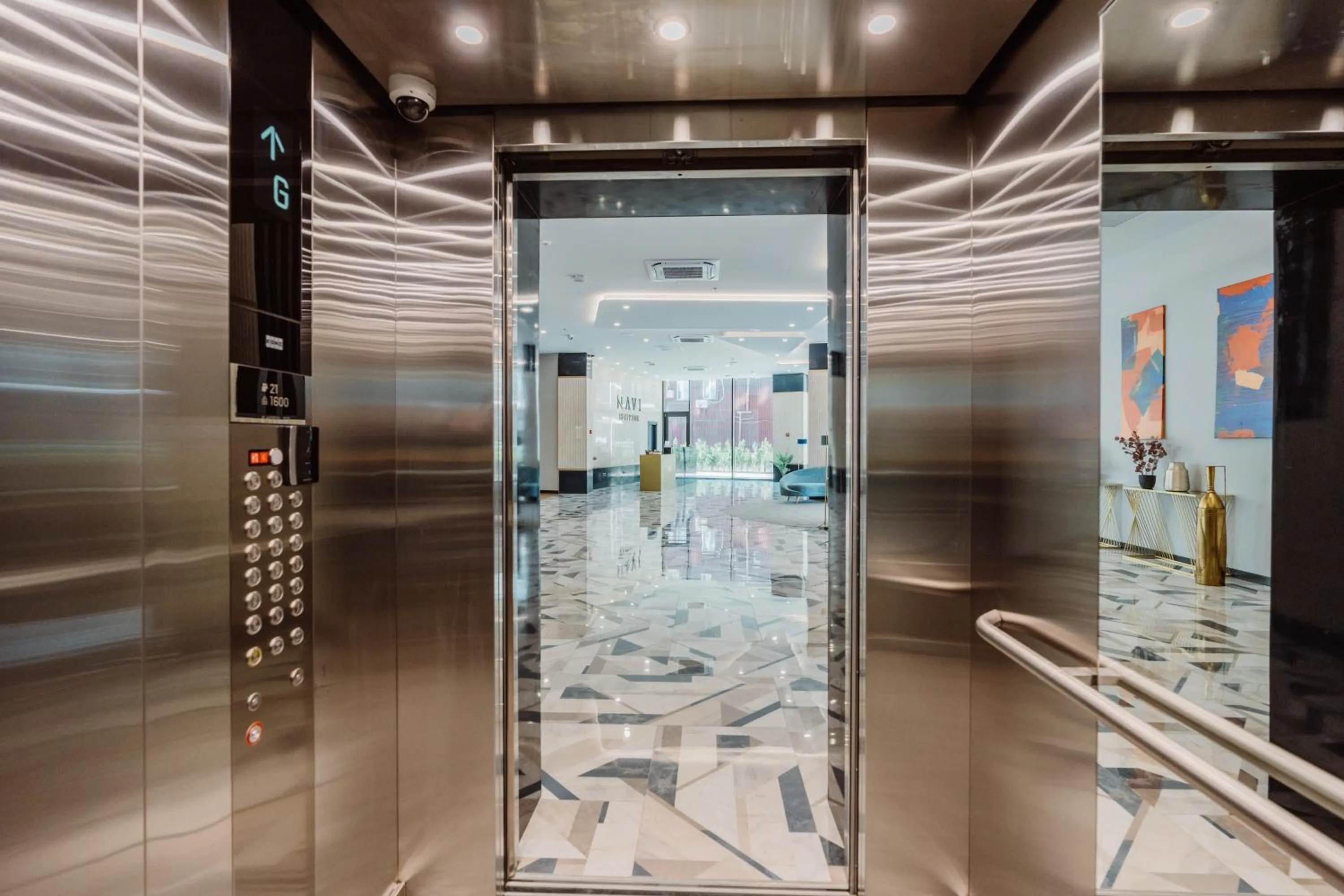 elevator in Hotel Navi