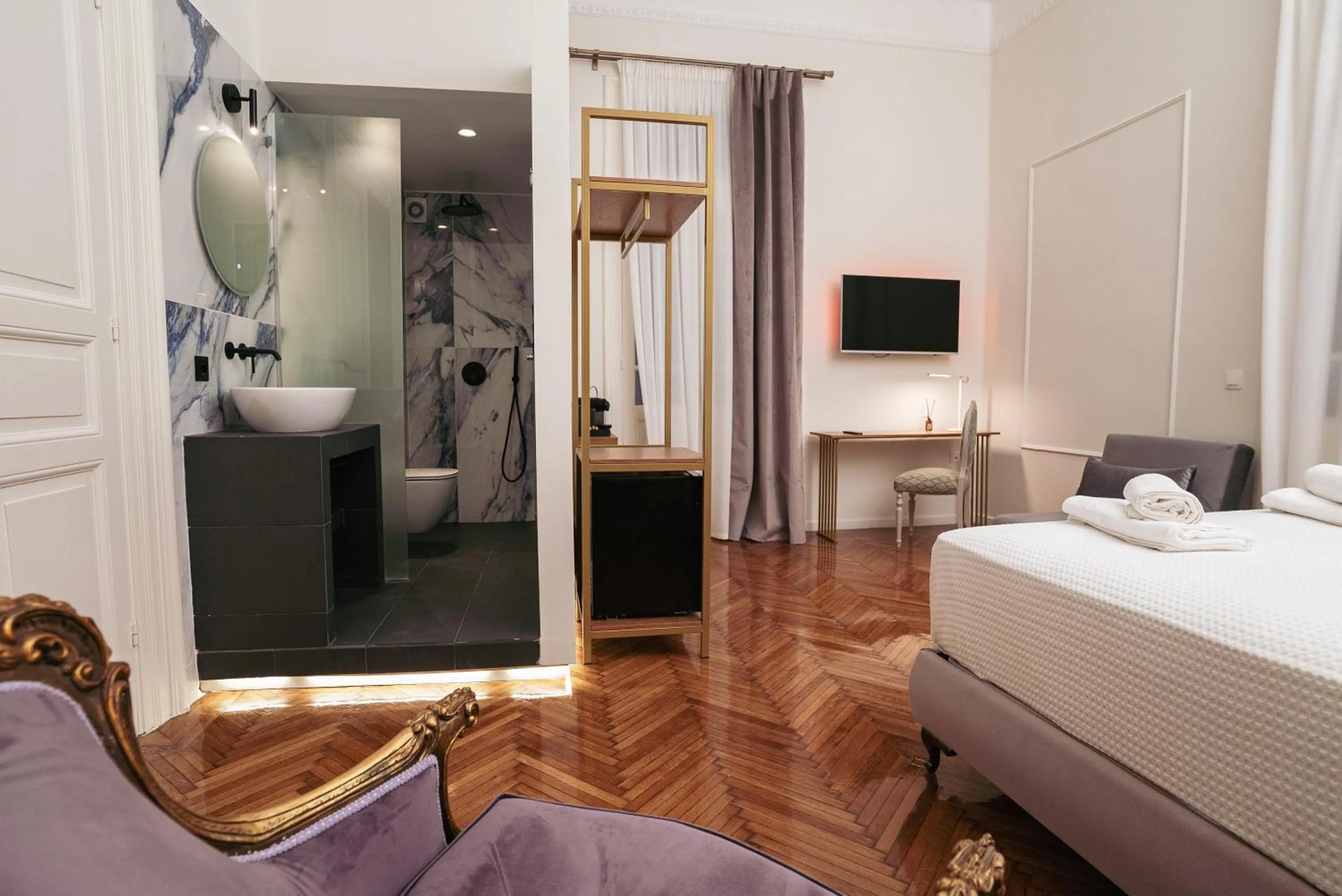 Bathroom, Bed in Villa Clio, a Luxury Collection