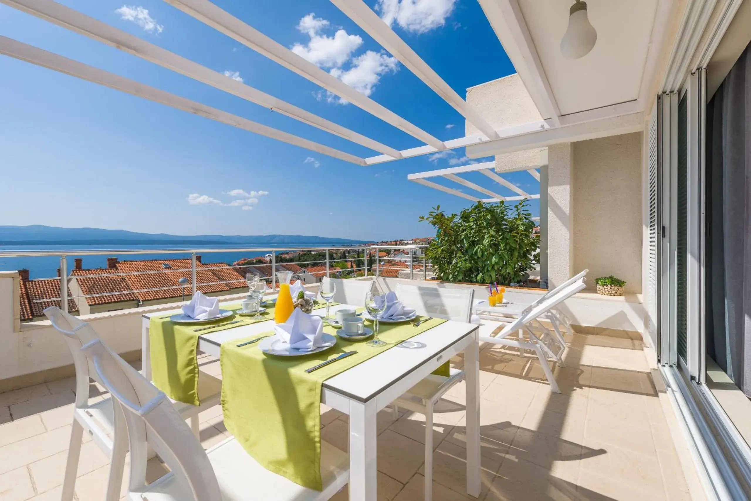 Superior Two-Bedroom Apartment with Terrace and Sea View in Apartments Villa Azzurra Bol Superior Two-Bedroom Apartment with Terrace and Sea View in Apartments Villa Azzurra Bol
