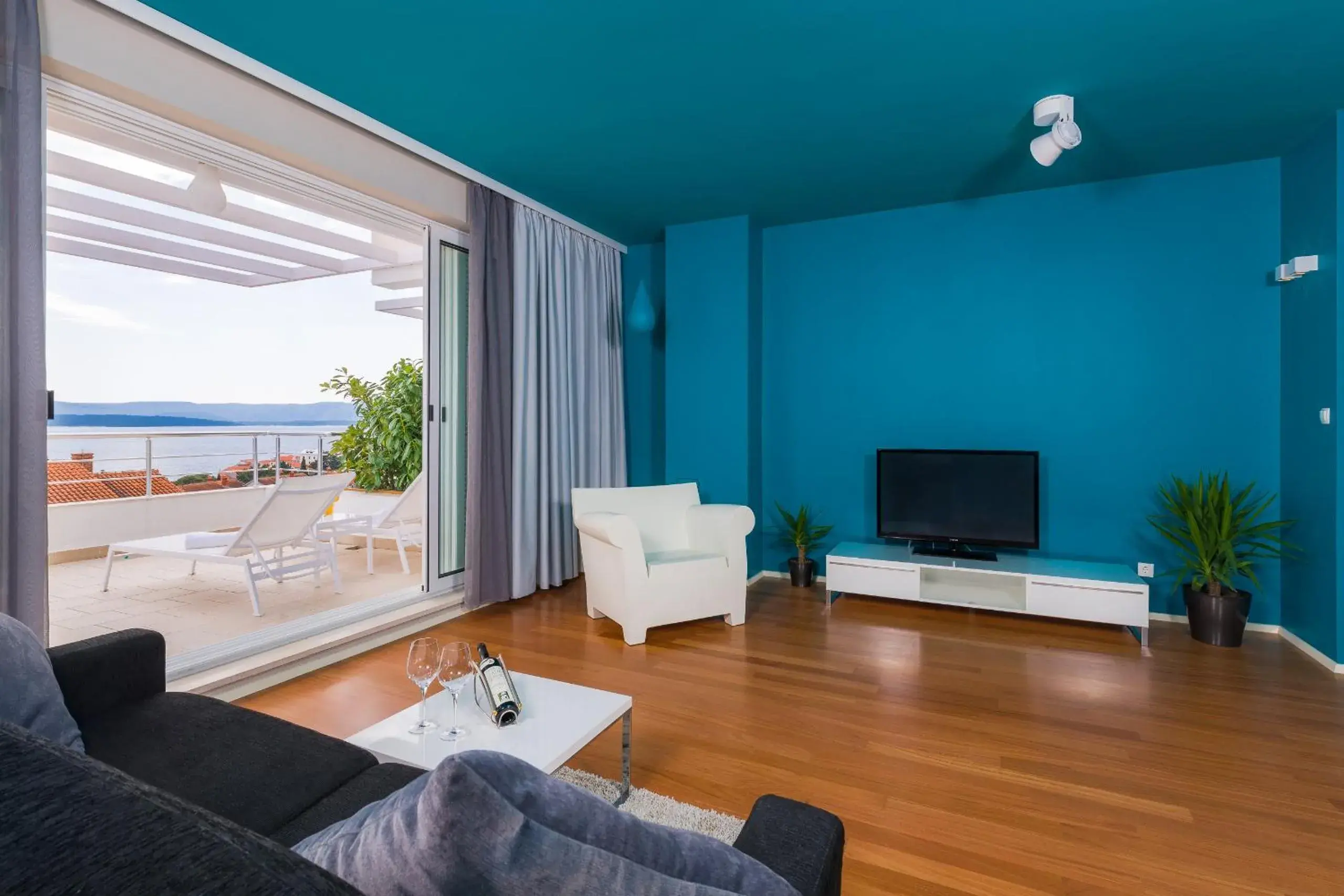 Duplex Two-Bedroom Apartment with Terrace and Sea View in Apartments Villa Azzurra Bol Duplex Two-Bedroom Apartment with Terrace and Sea View in Apartments Villa Azzurra Bol