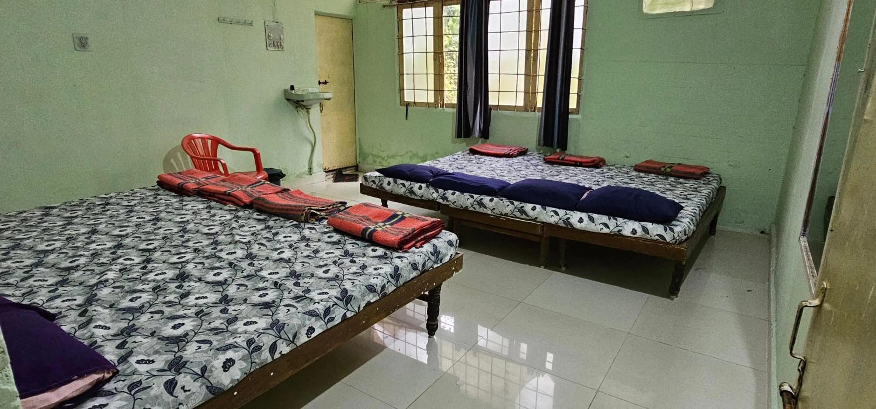 Bed in Hotel HillView, Junagadh