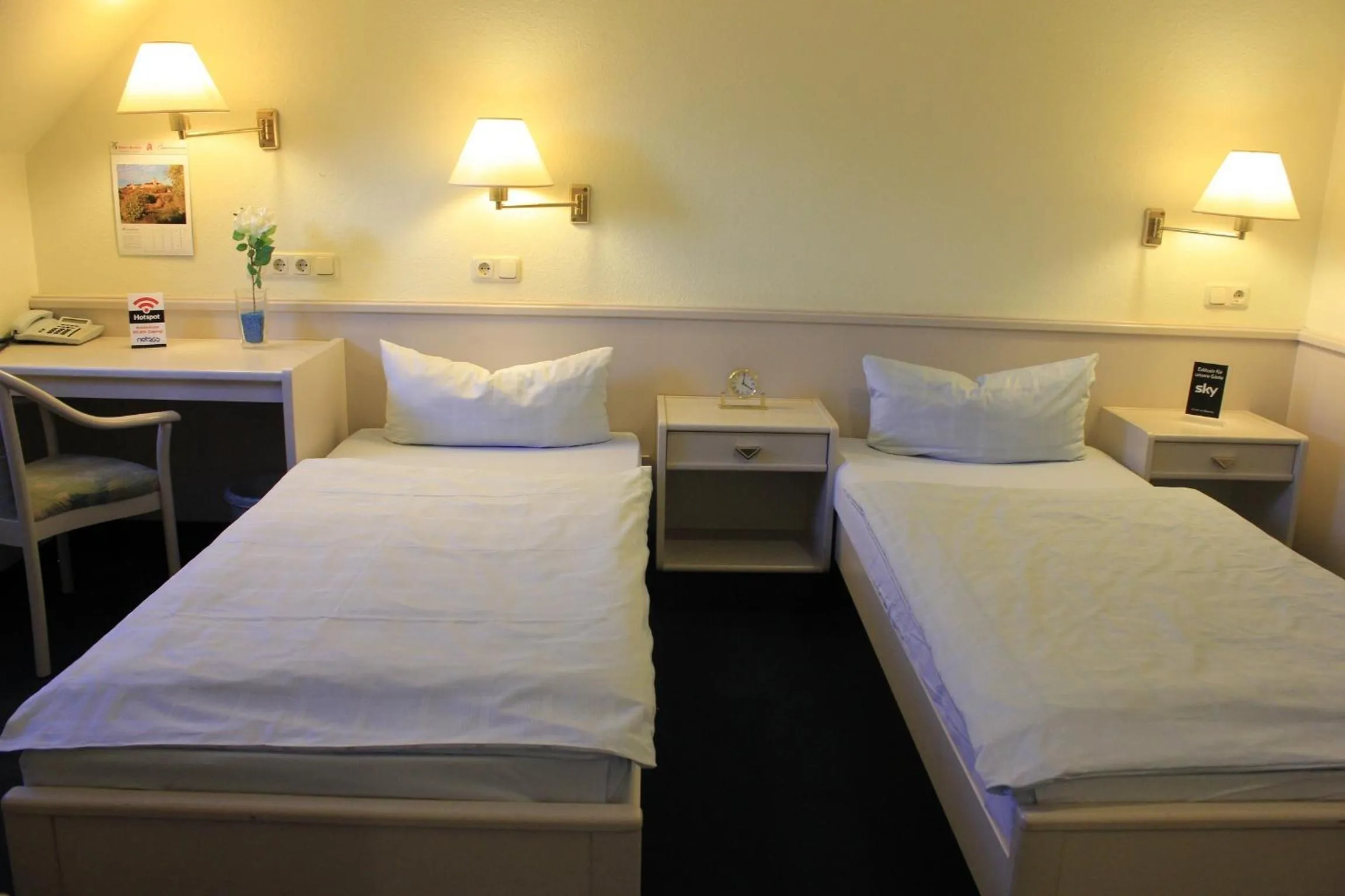 Bed in Hotel Altenwerder Hof