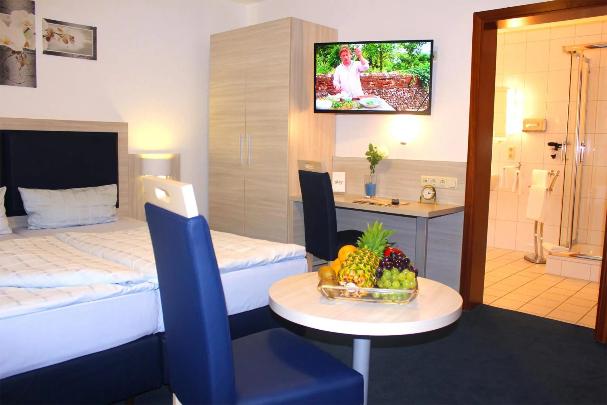 Bed in Hotel Altenwerder Hof