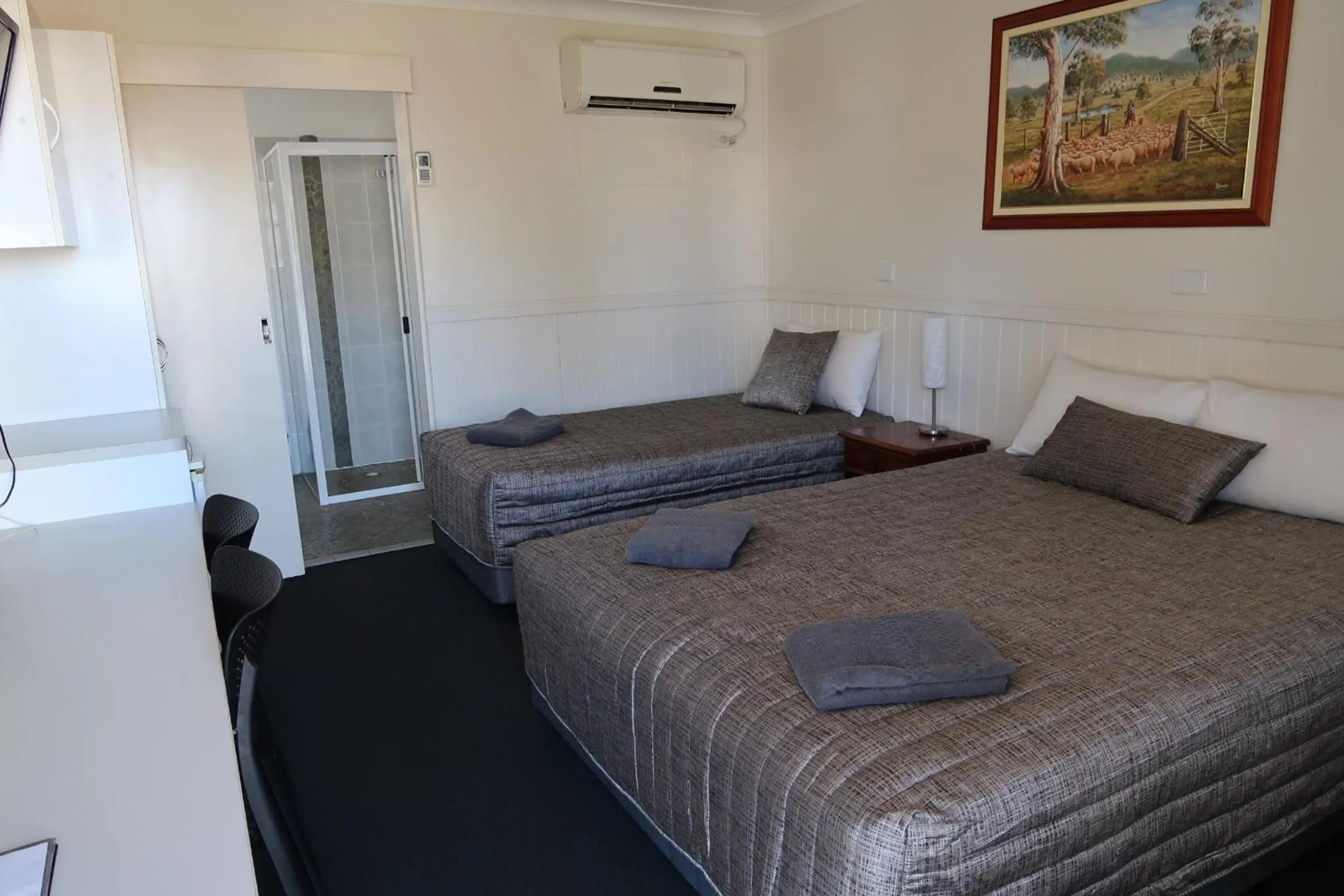 Photo of the whole room, Bed in Charleville Waltzing Matilda Motor Inn