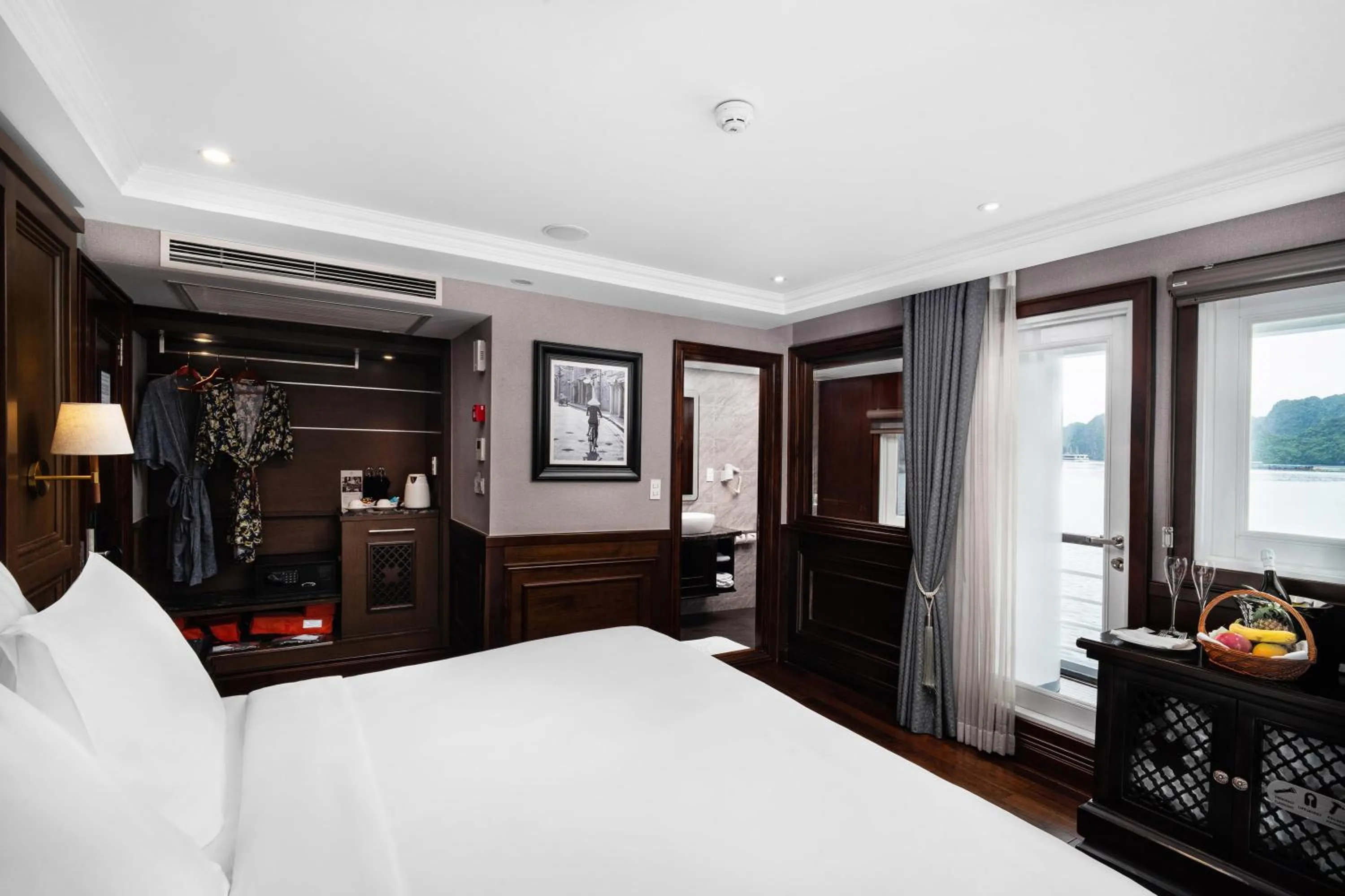 Bedroom, Bed in Ambassador Signature Cruise - Lan Ha Bay