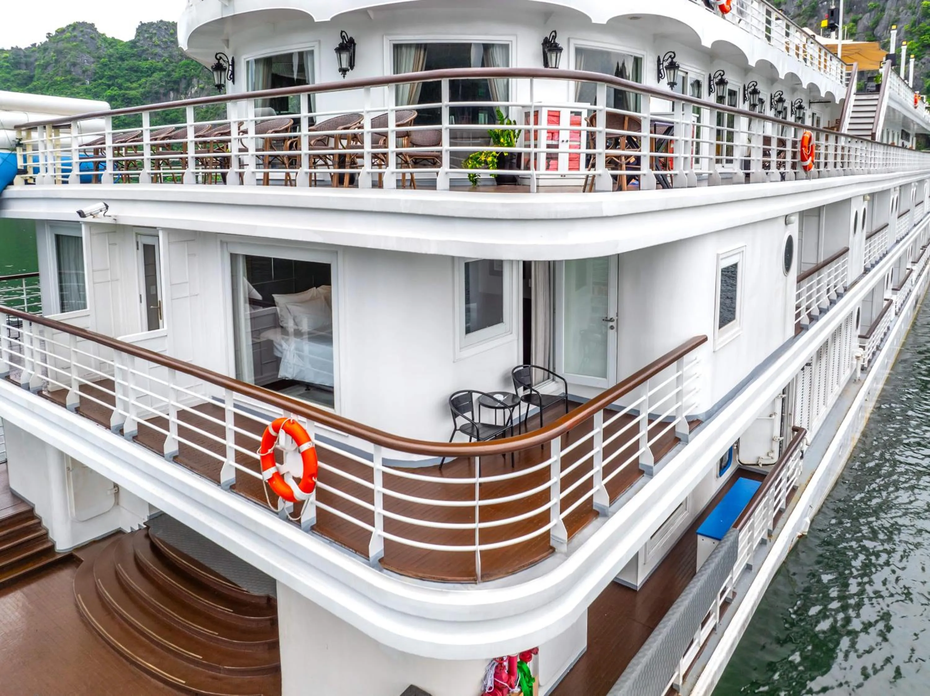 Balcony/Terrace in Ambassador Signature Cruise - Lan Ha Bay