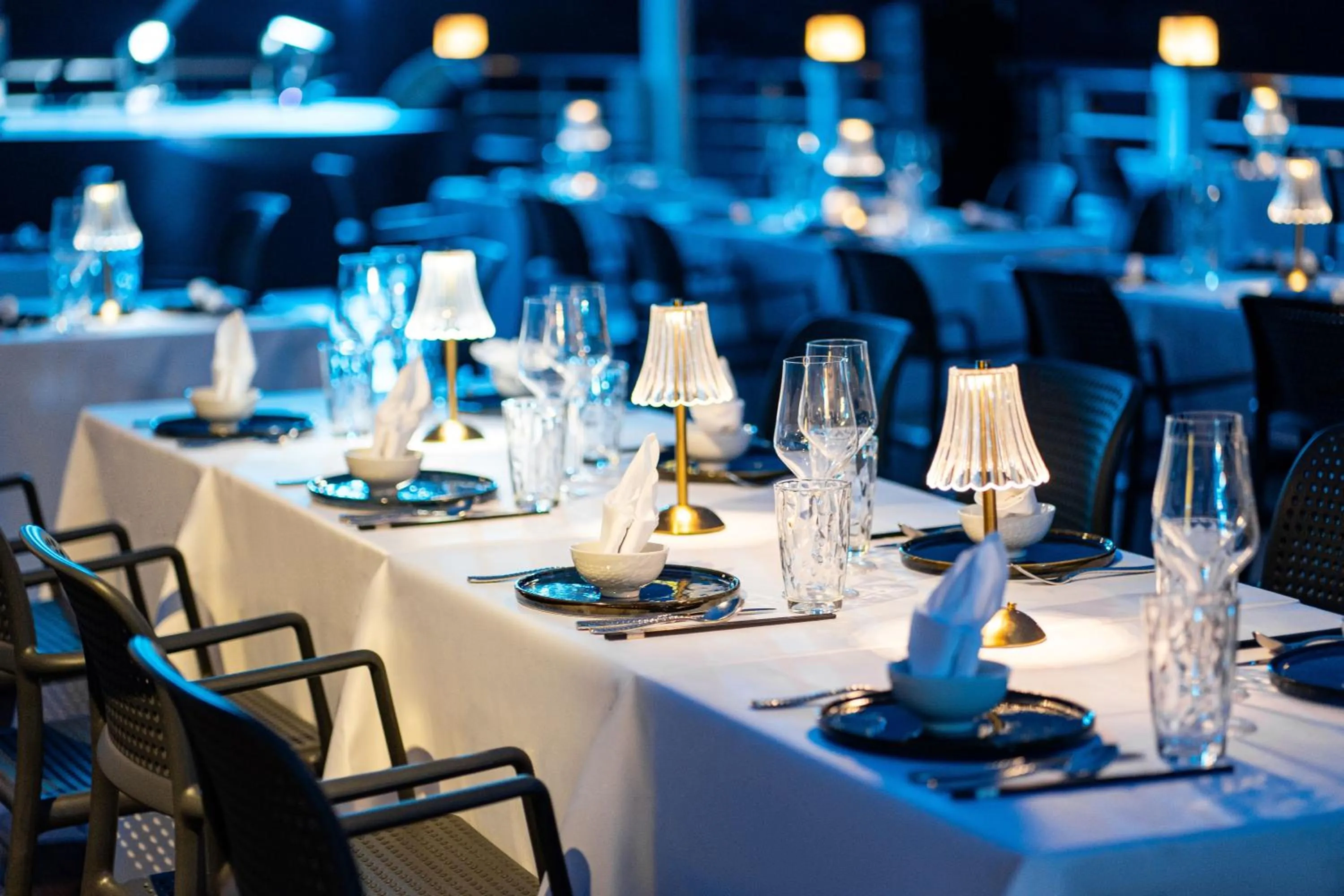 Restaurant/places to eat in Ambassador Signature Cruise - Lan Ha Bay