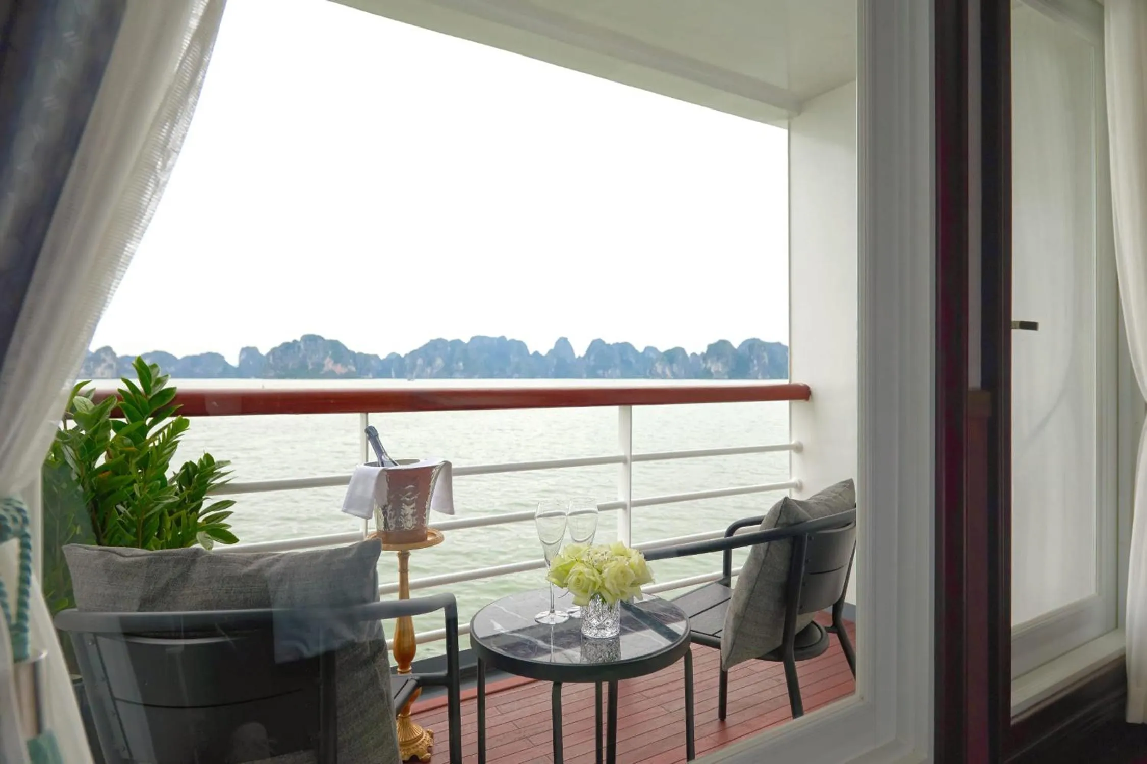 Balcony/Terrace in Ambassador Signature Cruise - Lan Ha Bay