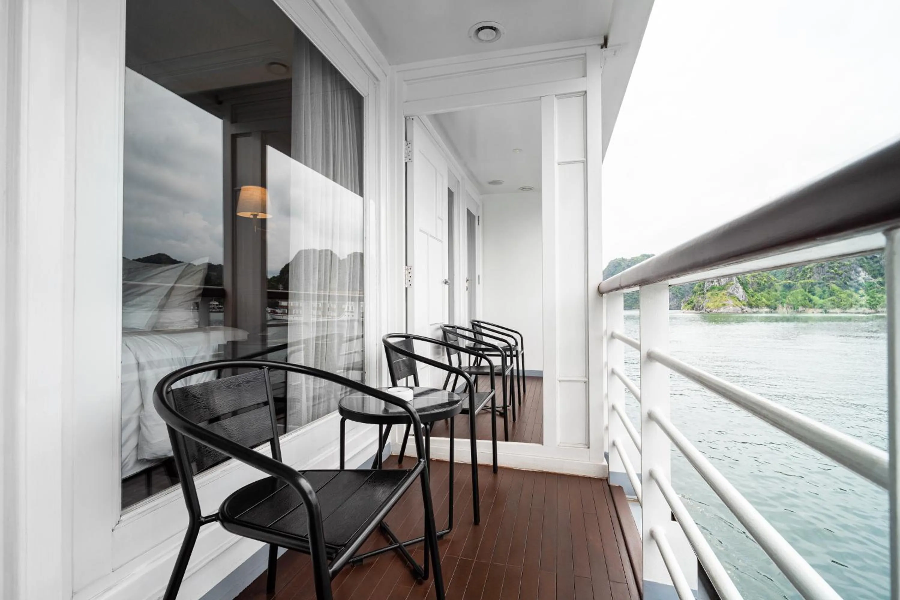 Balcony/Terrace in Ambassador Signature Cruise - Lan Ha Bay