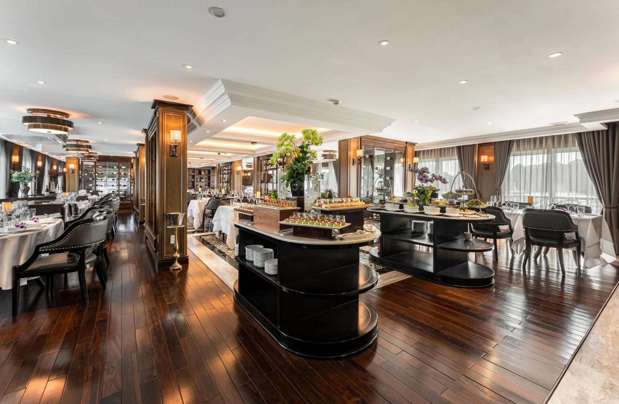 Restaurant/places to eat in Ambassador Signature Cruise - Lan Ha Bay