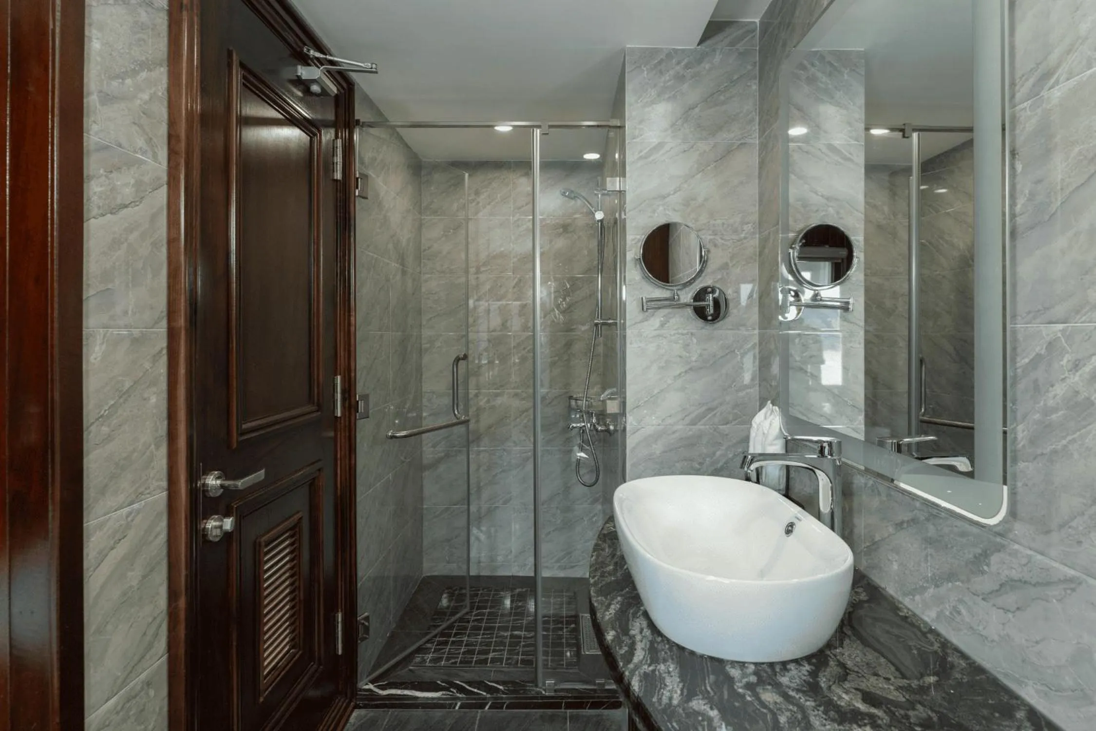 Bathroom in Ambassador Signature Cruise - Lan Ha Bay