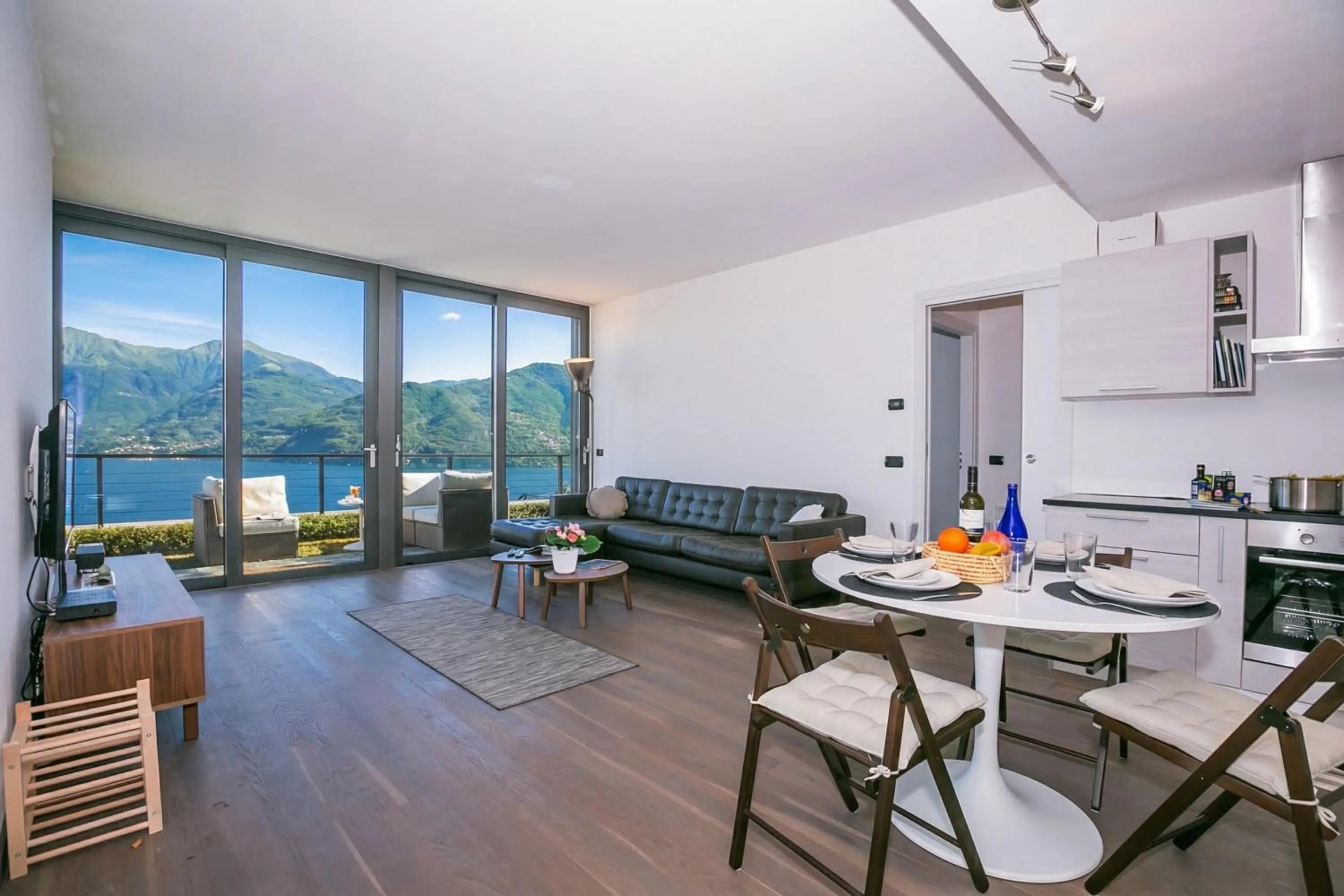Penthouse-LakeView-AC-Private Garden