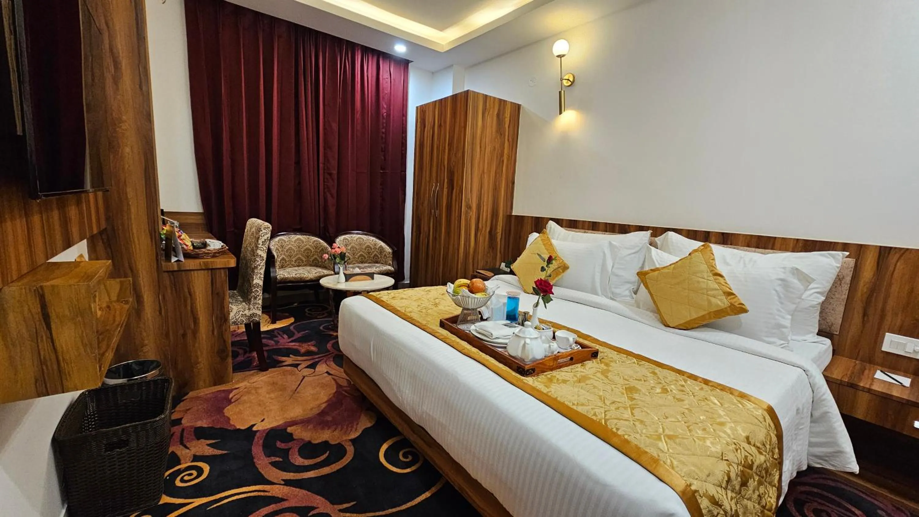 Living room, Bed in The Royal Bihar