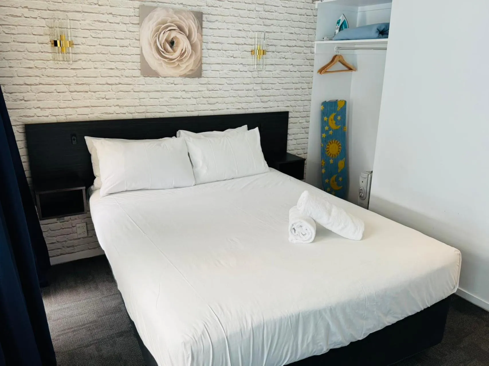 Bedroom in Apex on Fenton