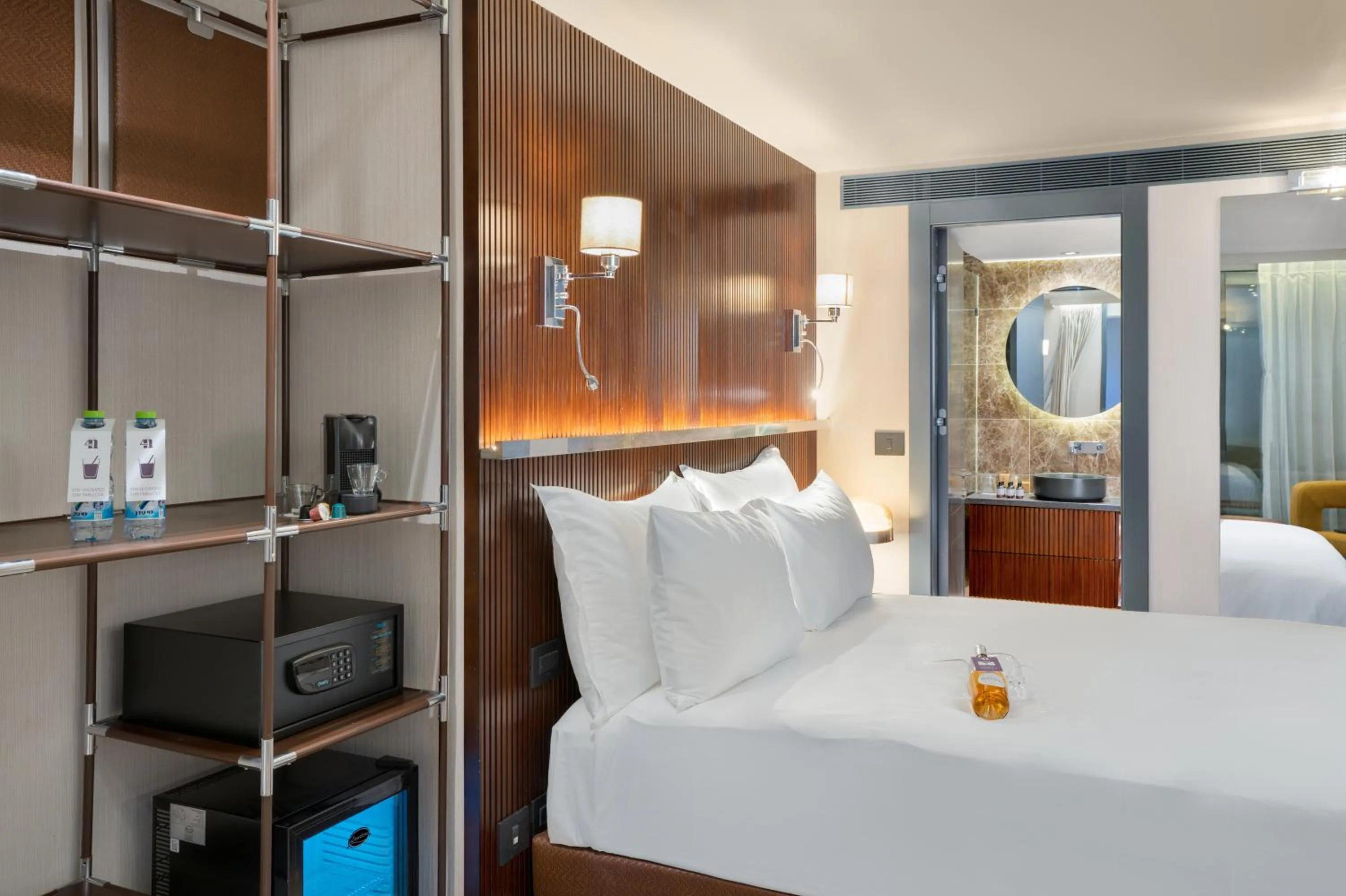 Bedroom, Bed in Fiori 41-By Adam Hotels