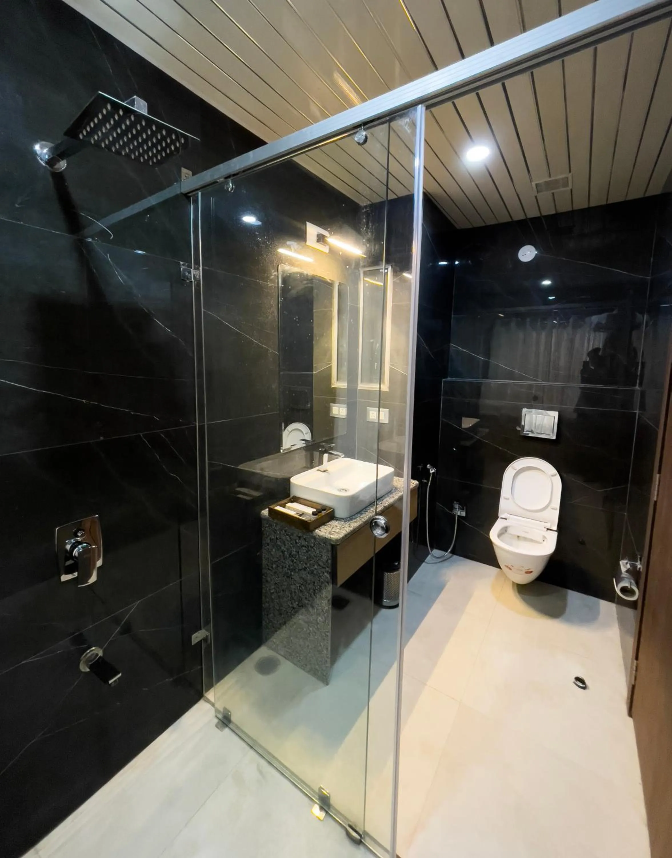 Shower in Cosmos Westend City Centre