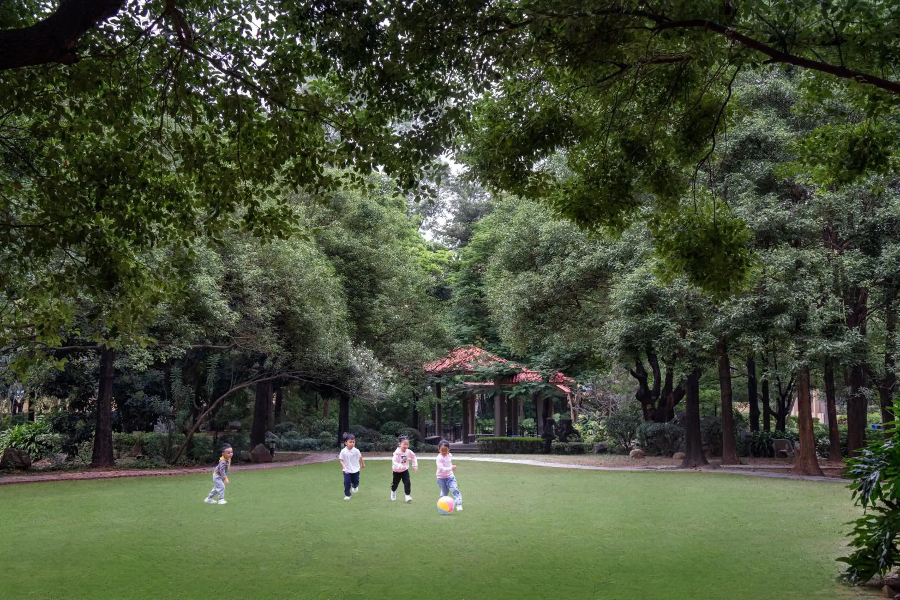 Garden, Golf in Royal Garden Hotel