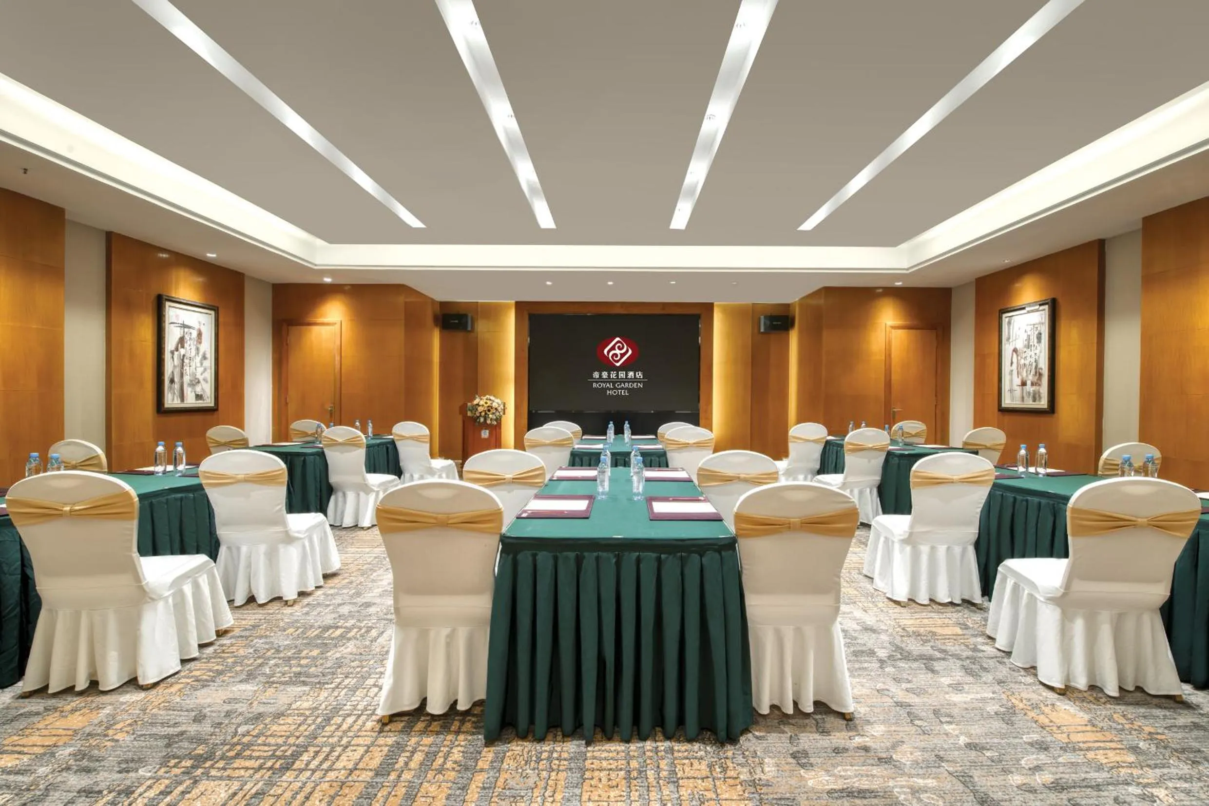 Meeting/conference room in Dongguan Royal Garden Hotel