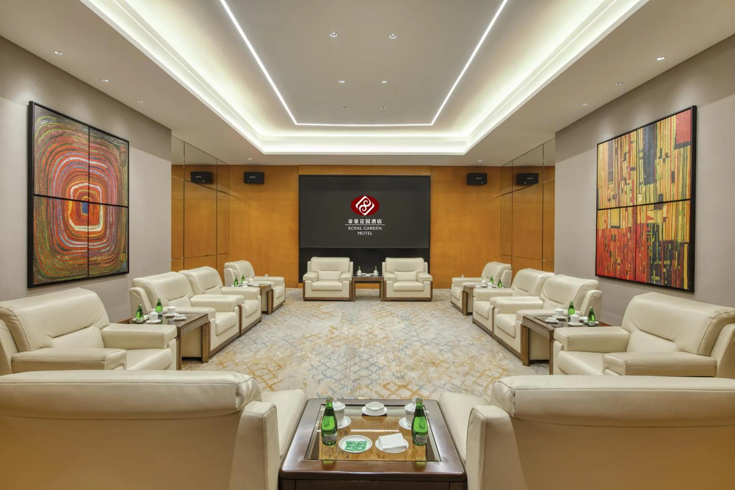 Meeting/conference room in Dongguan Royal Garden Hotel