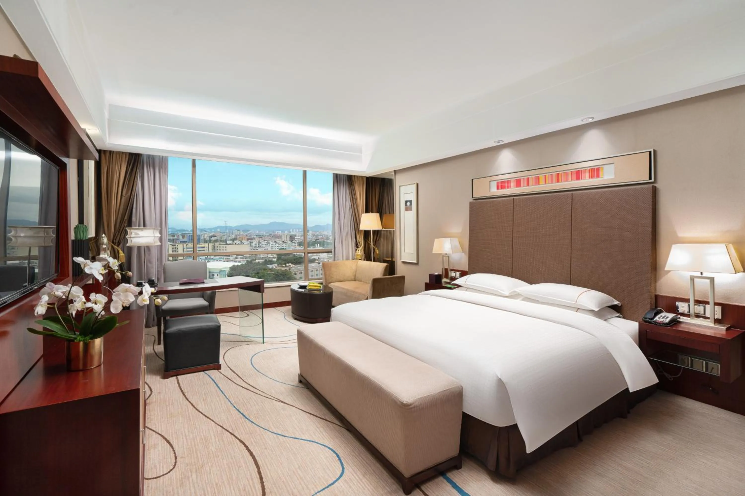 Queen Room with Garden View in Dongguan Royal Garden Hotel