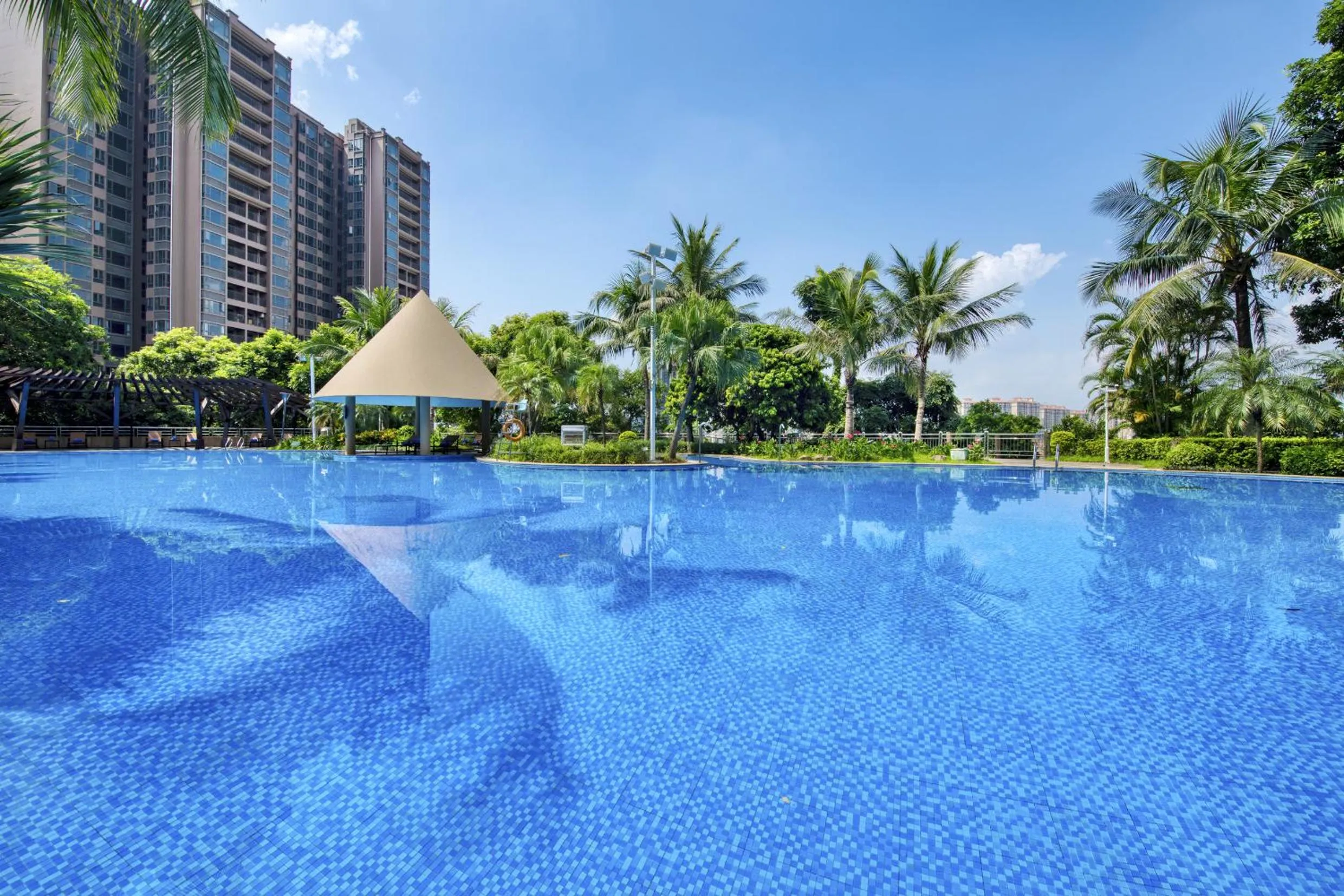 Swimming pool in Dongguan Royal Garden Hotel