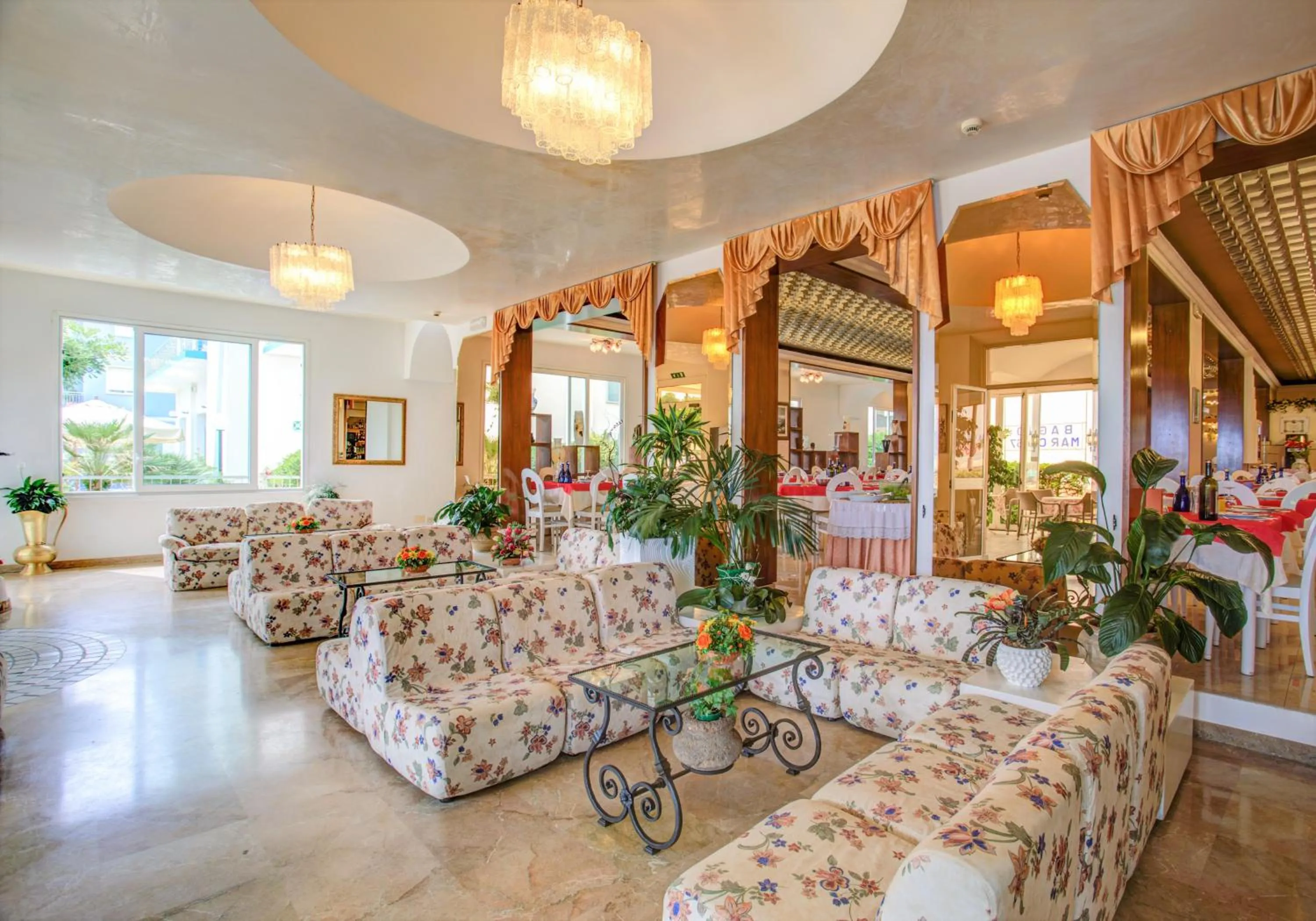 Restaurant/places to eat in Hotel Gardenia