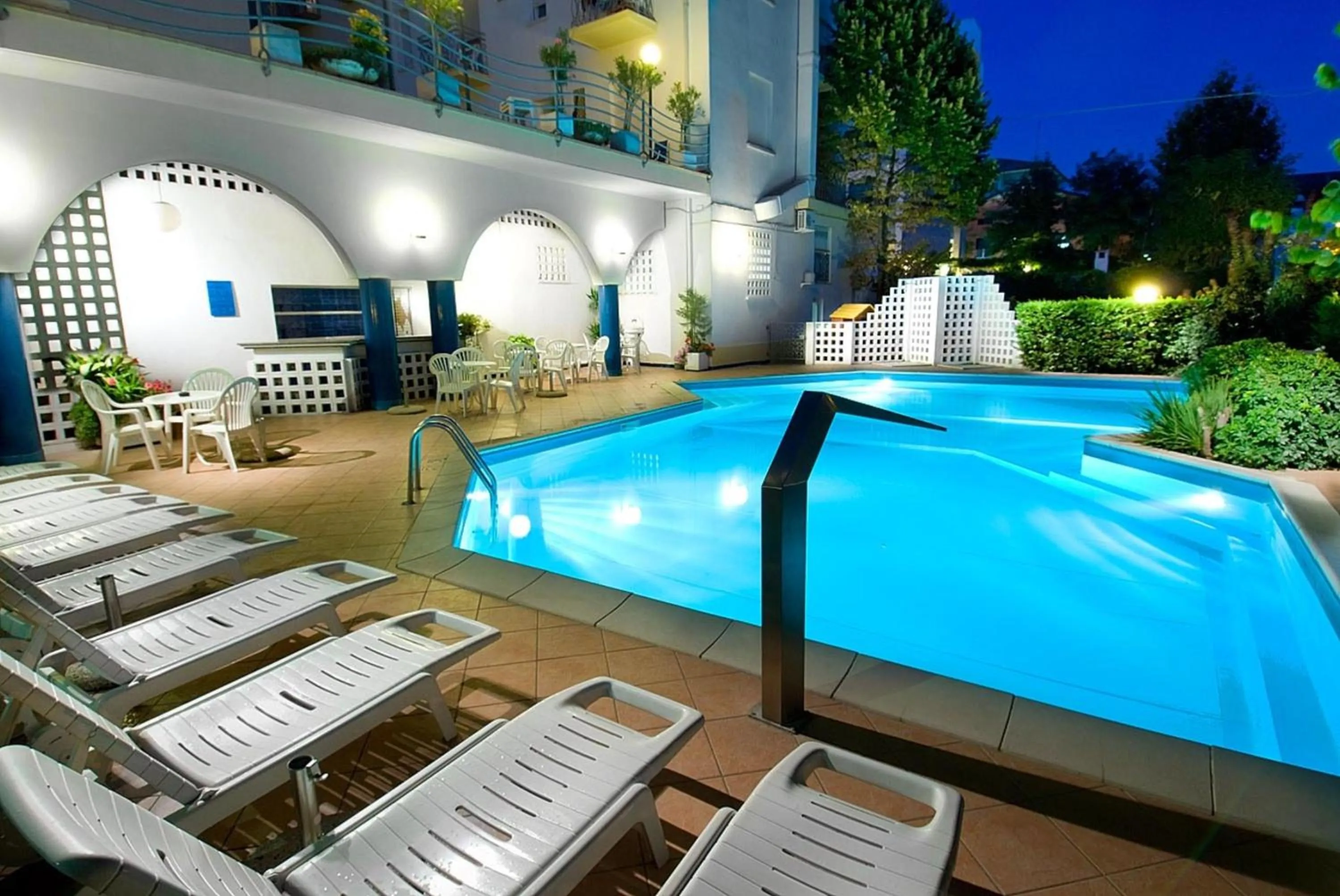 Night in Hotel Gardenia