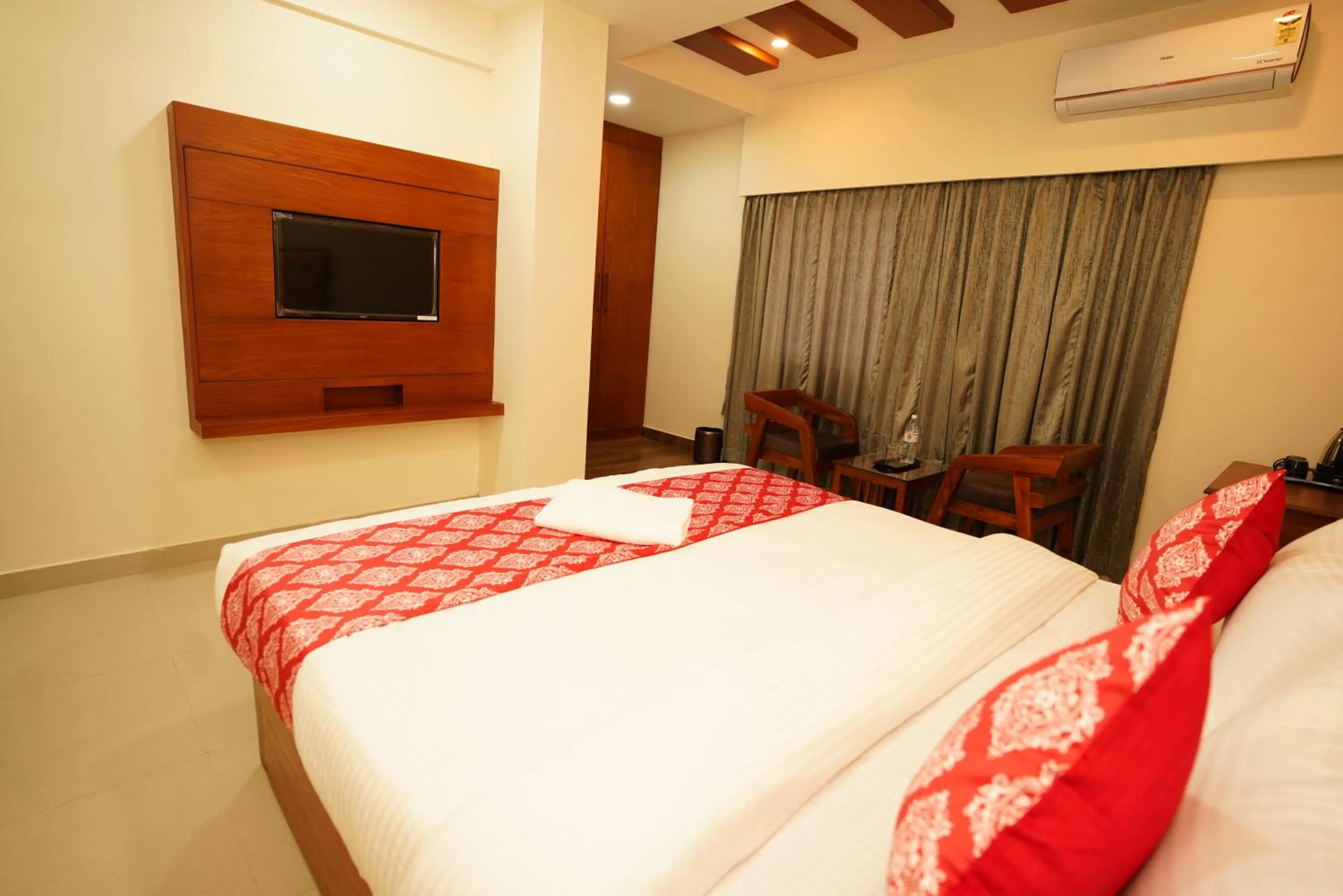 Bedroom, Bed in Saavees Residency