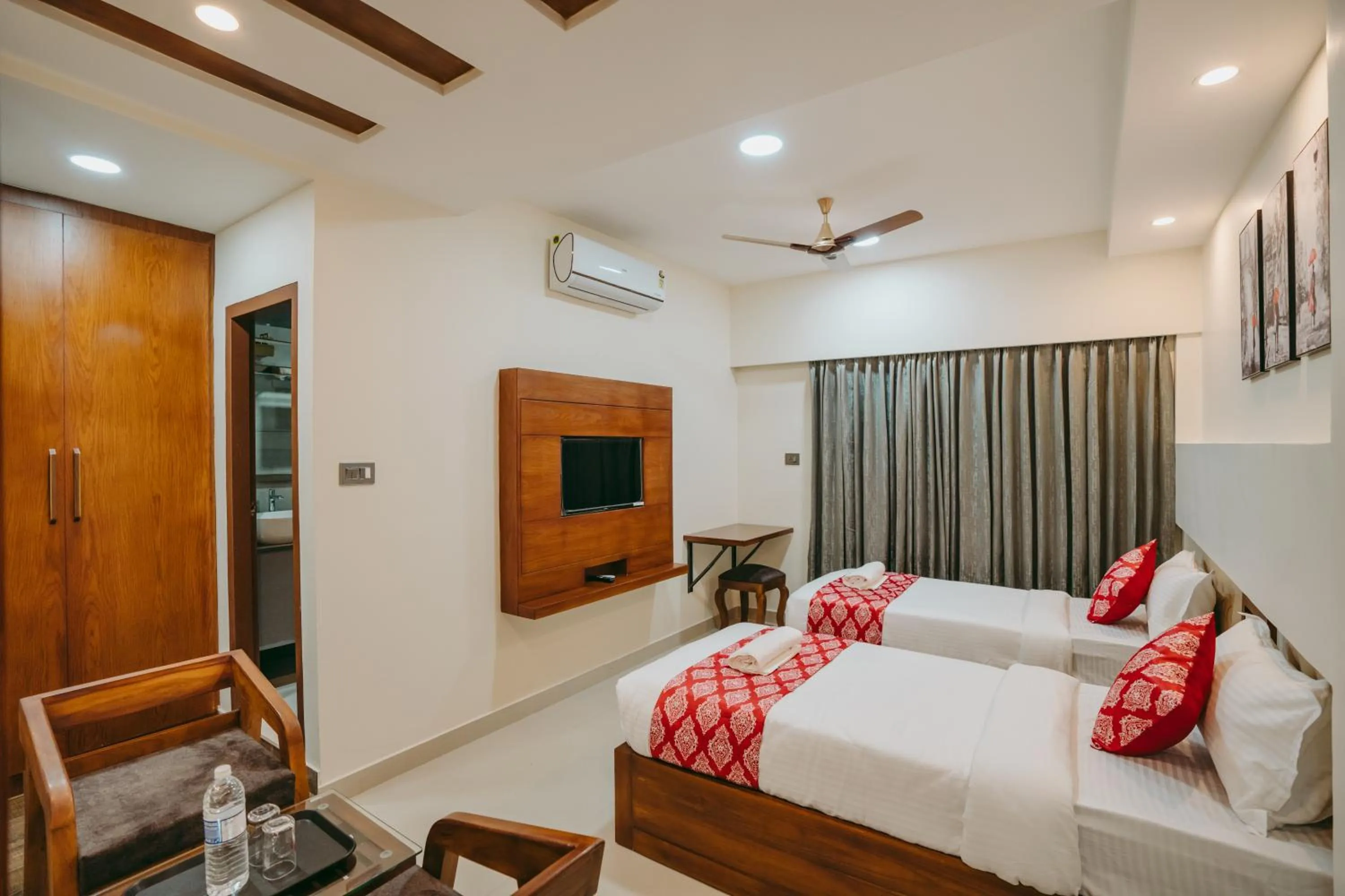 Bed in Saavees Residency