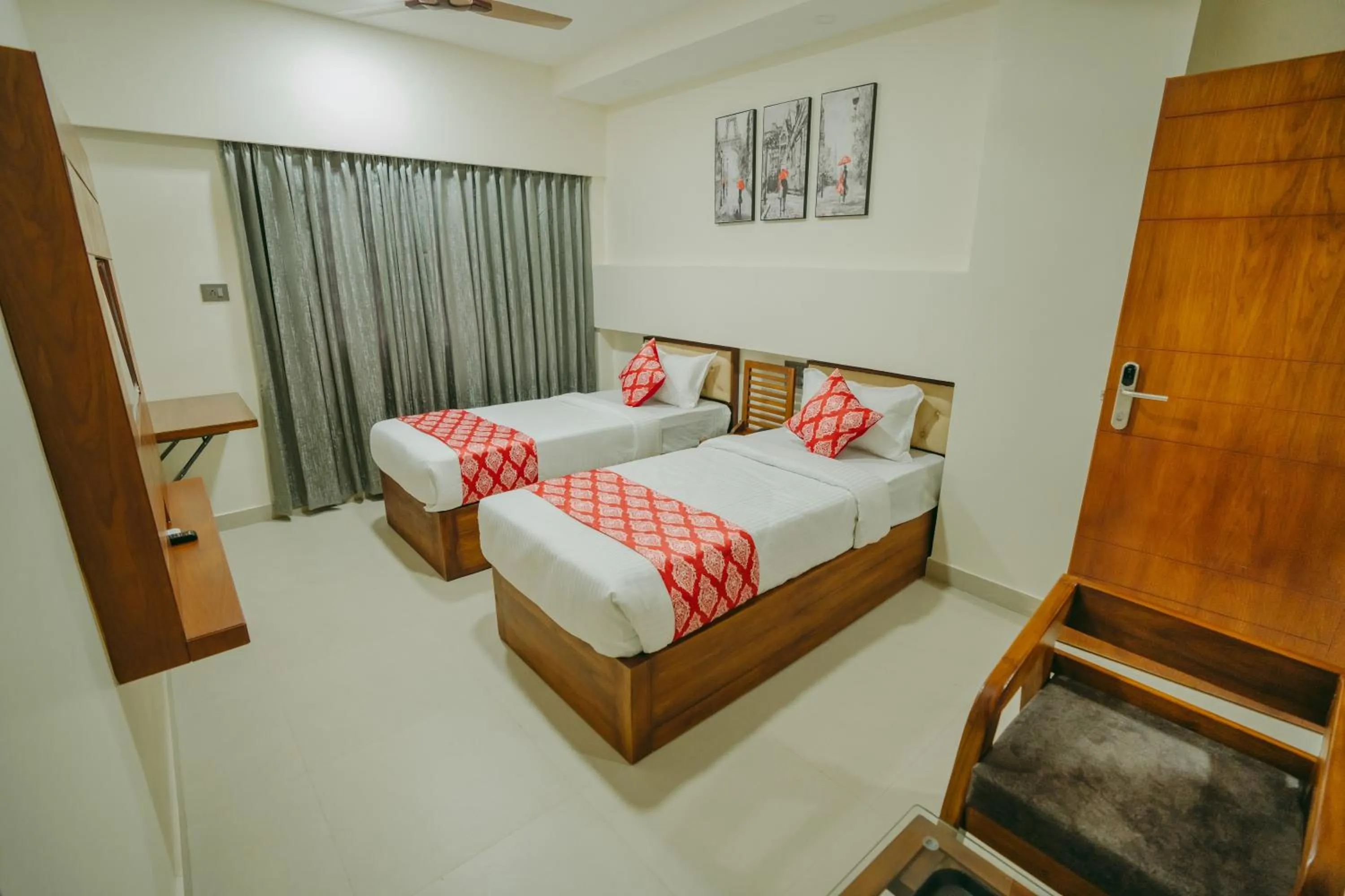 Bed in Saavees Residency