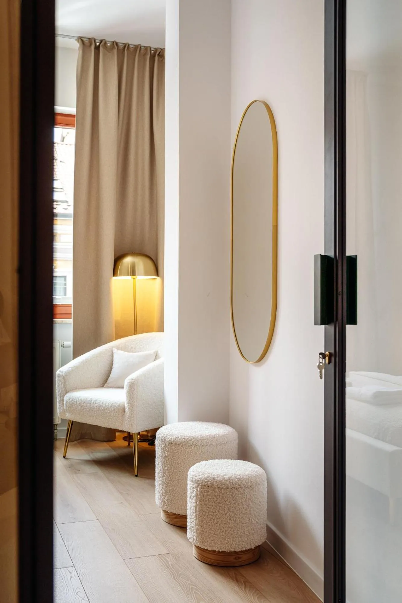 Photo of the whole room, Bed in Piedmont Apartment II - LoftAffair